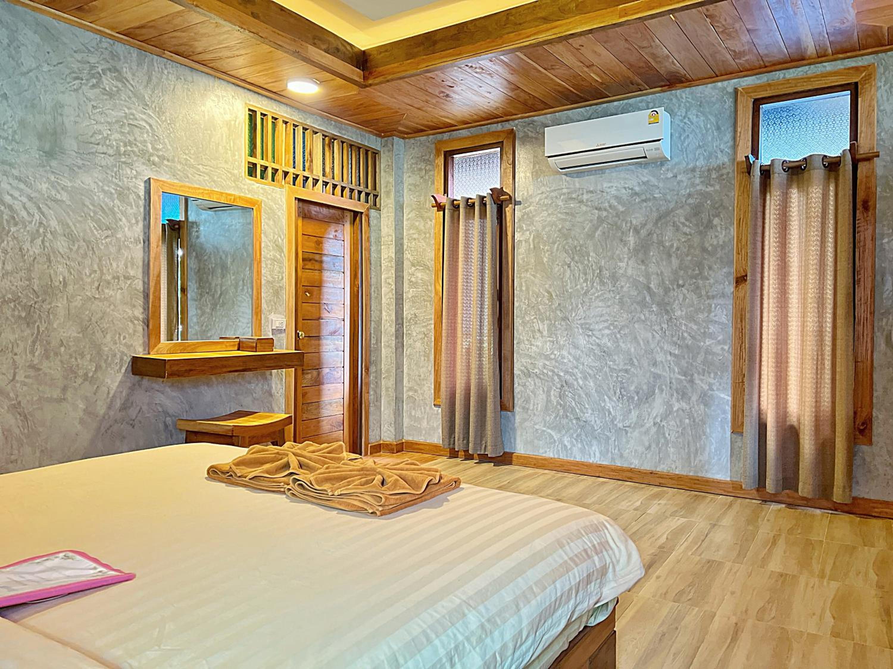 Deluxe Bungalow with Balcony - Air Conditioning - Photo 14