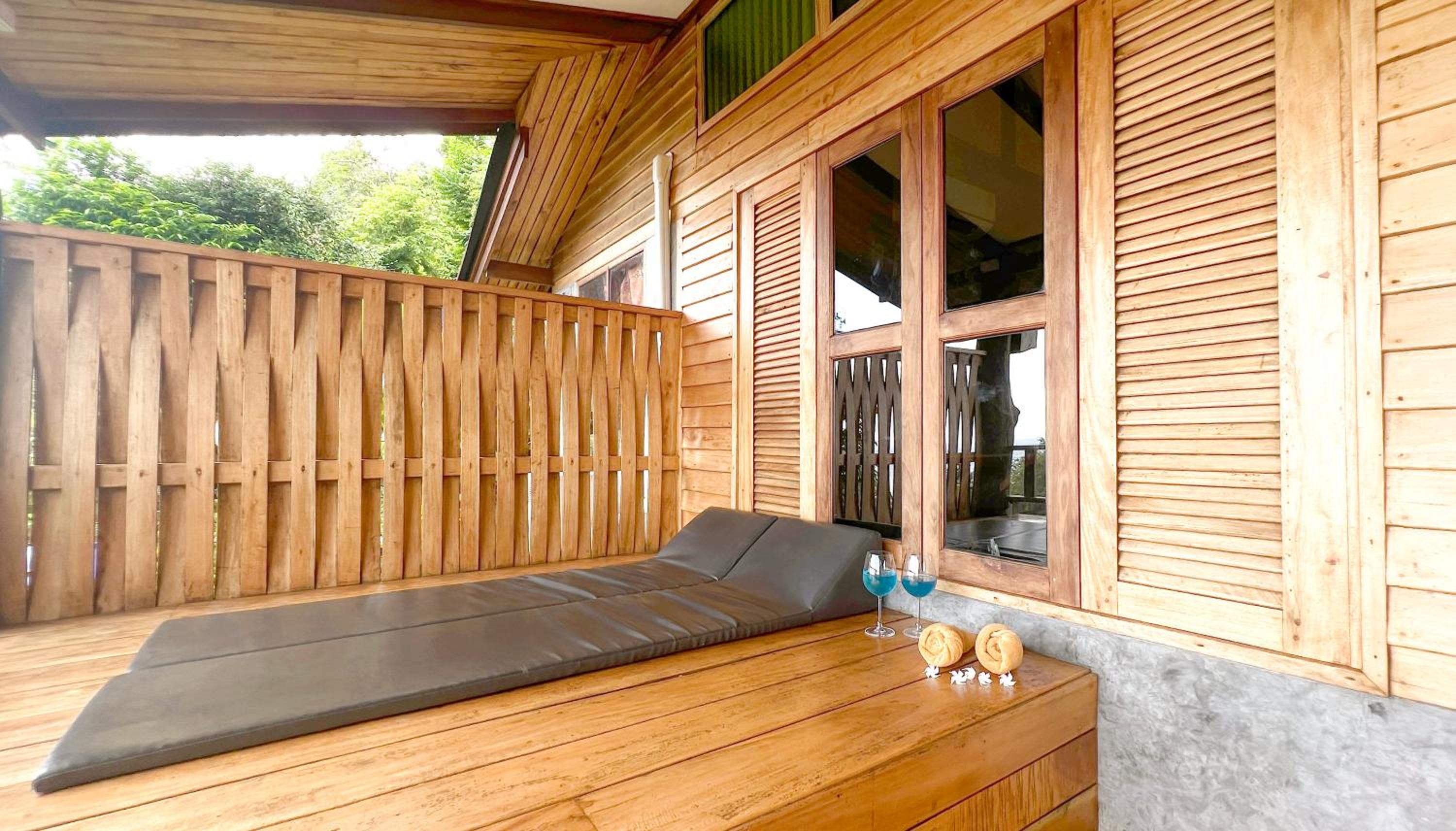 Two-Bedroom Bungalow -Air Conditioning - Photo 4