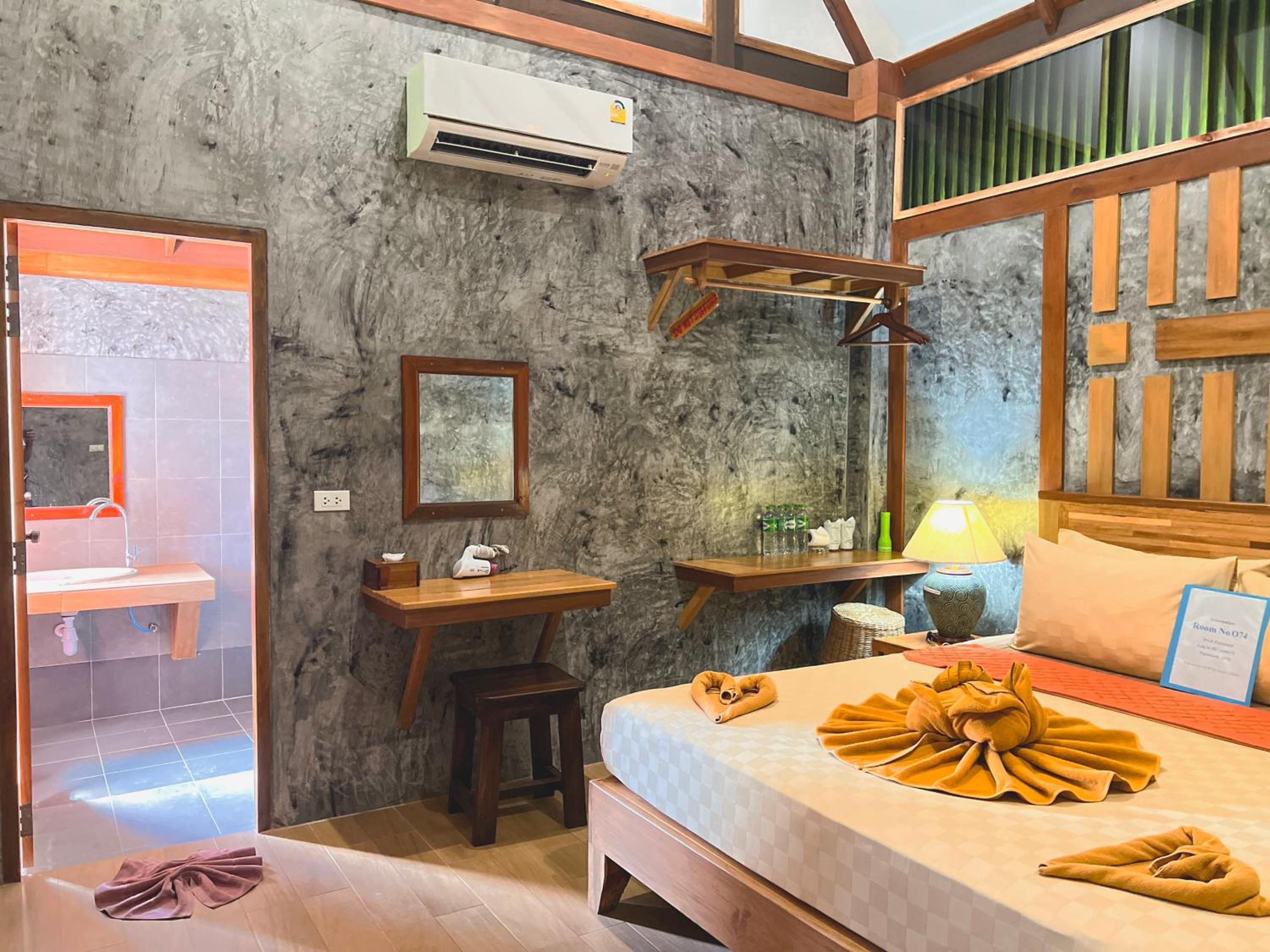 Two-Bedroom Bungalow -Air Conditioning - Photo 12