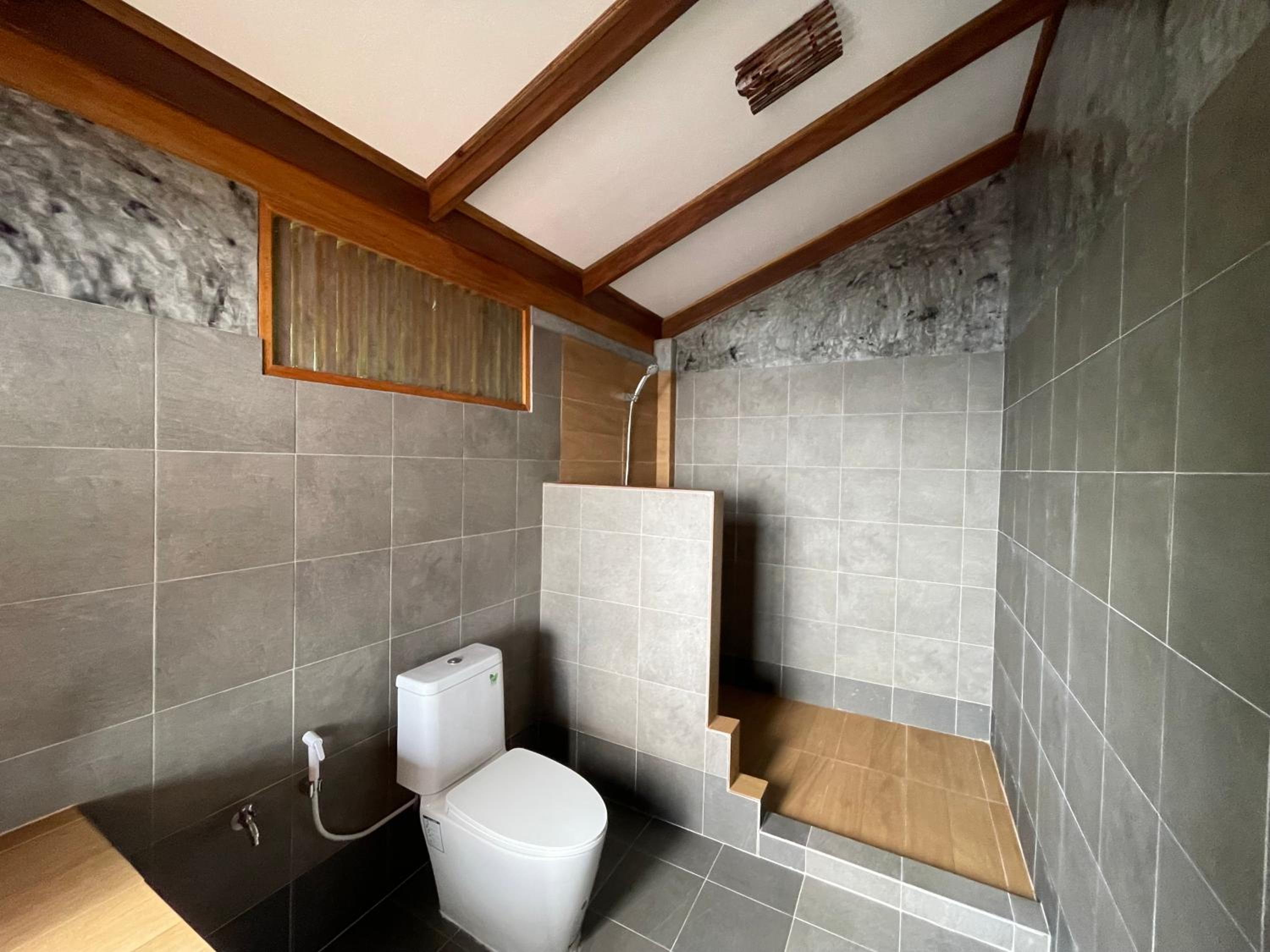 Two-Bedroom Bungalow -Air Conditioning - Photo 11