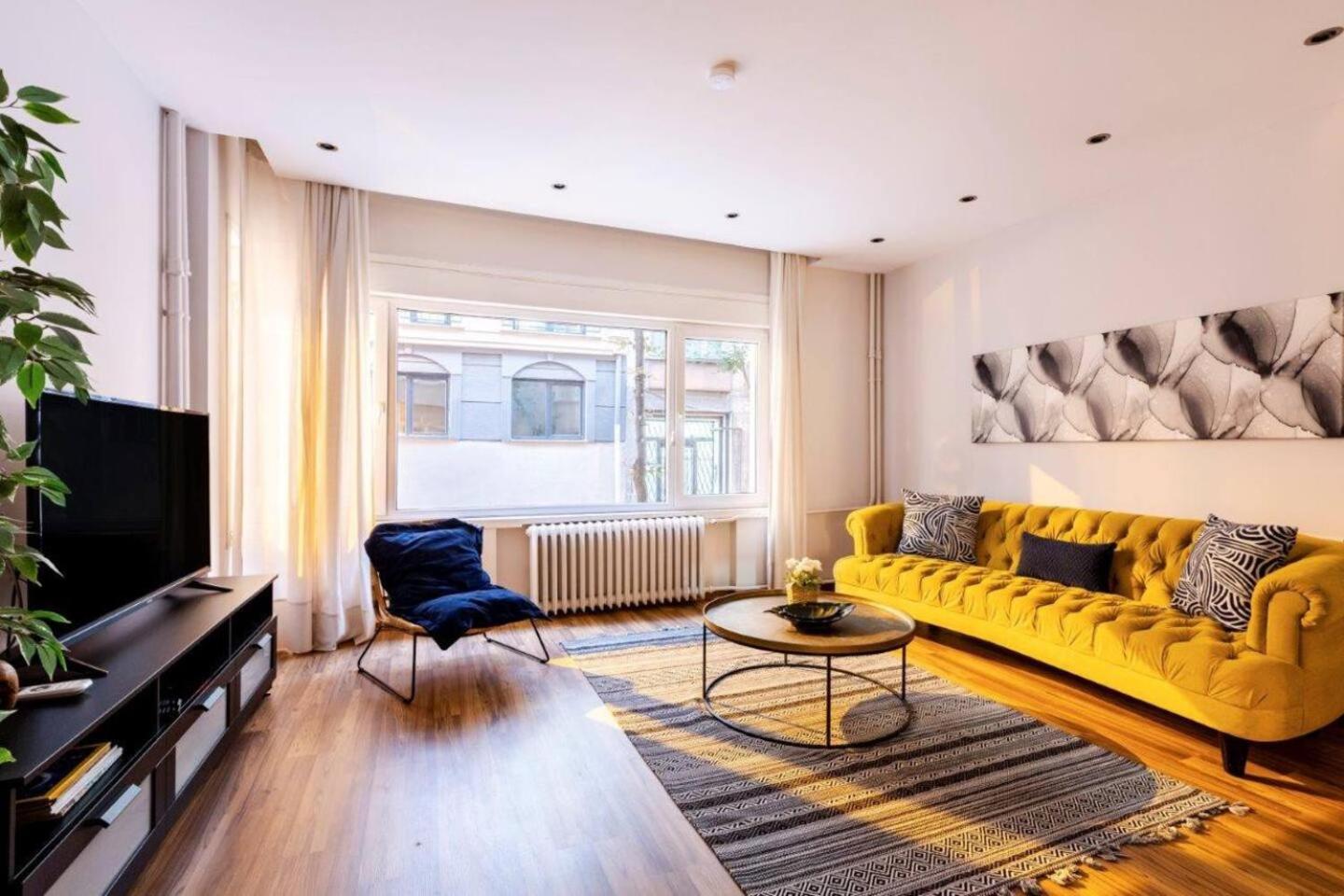 Three-Bedroom Apartment photo 1