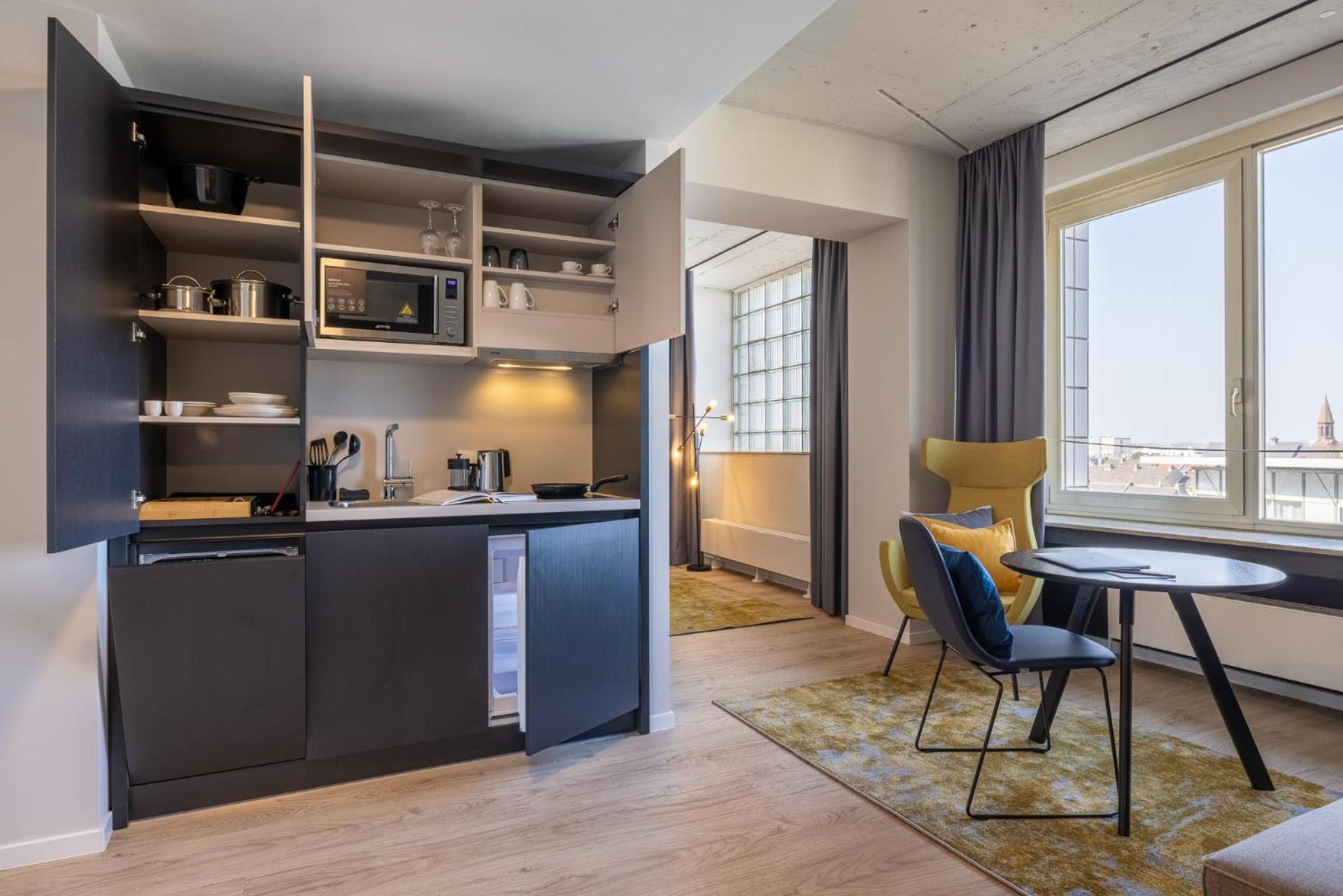 Extra Large Studio with Kitchen and Sofa Bed photo 3