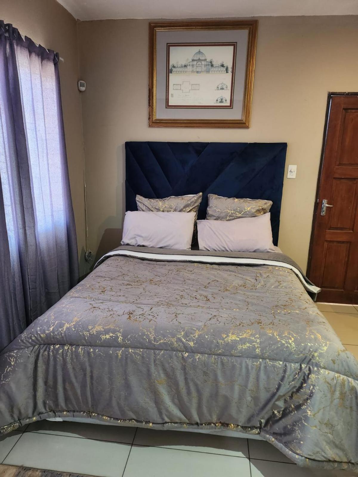 Studio Apartment with Queen Bed