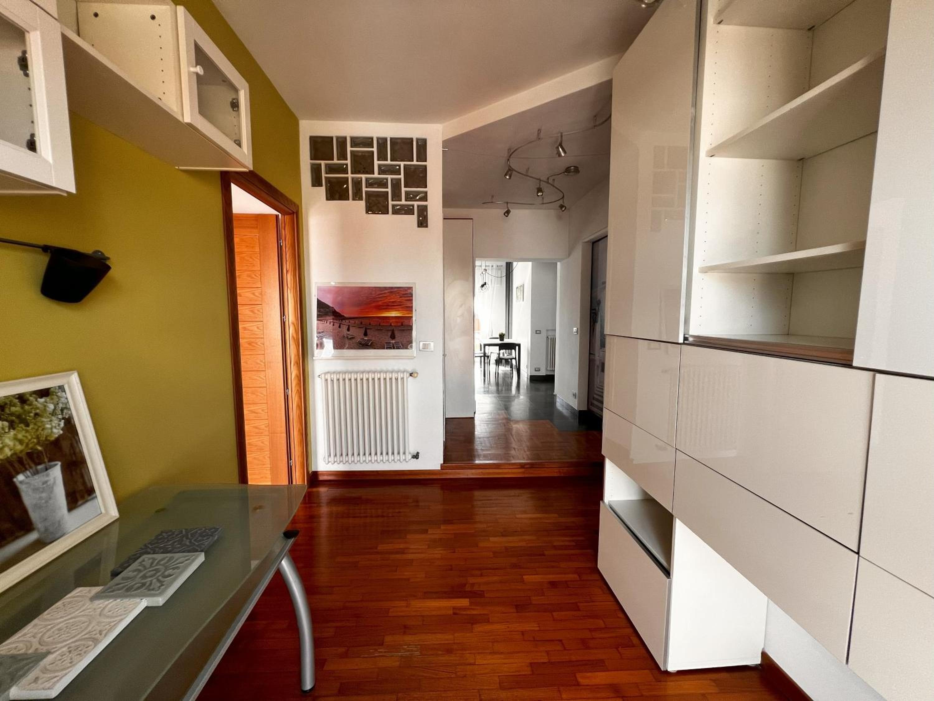 Two-Bedroom Apartment with Balcony photo 3