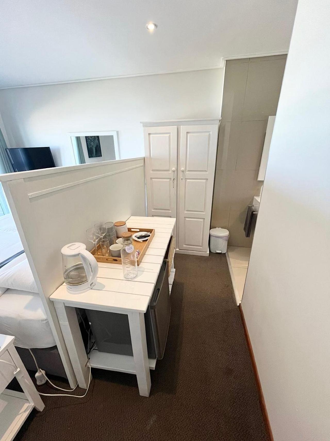 Double Room with Balcony and Sea View - Photo 21