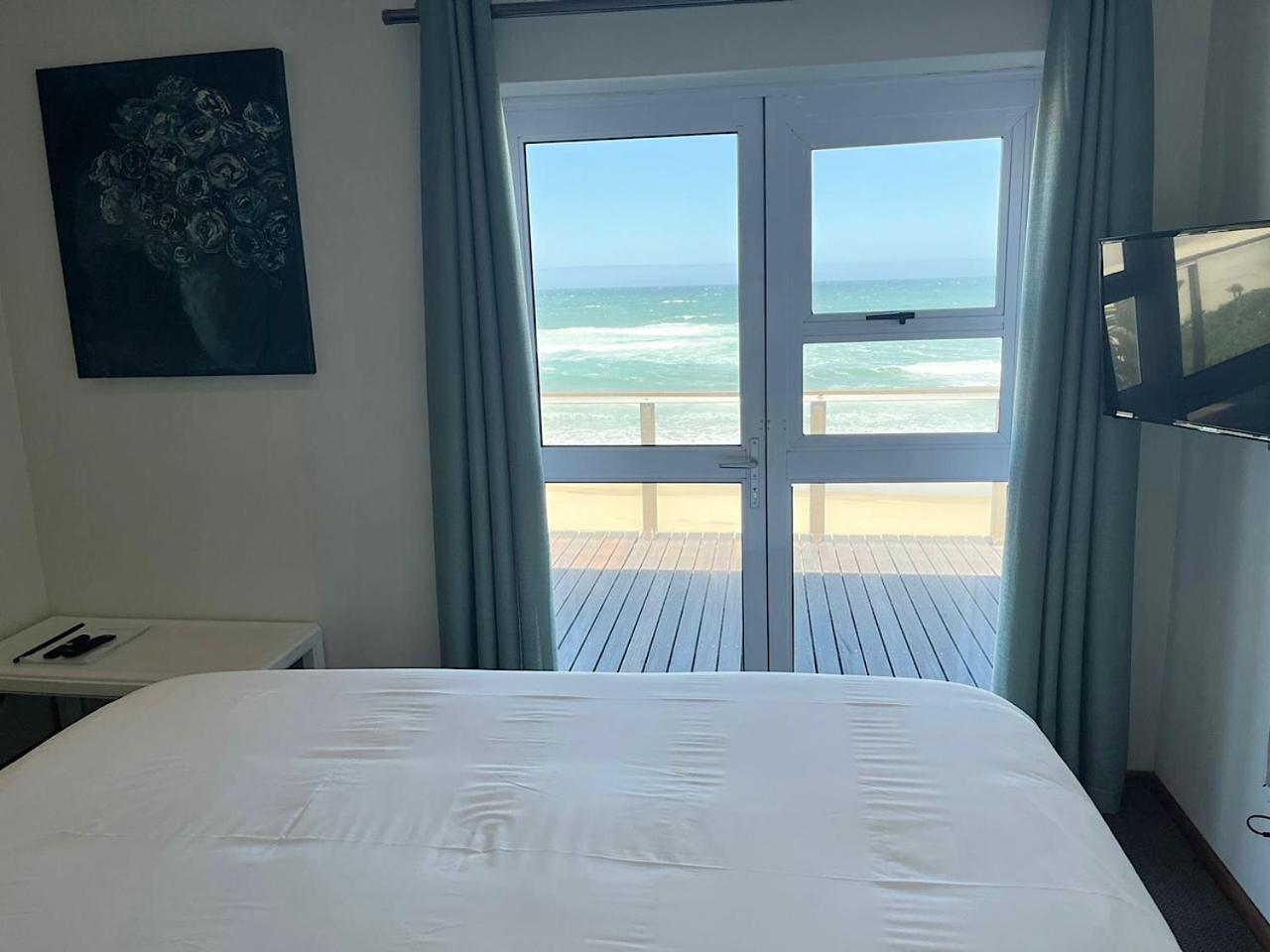 Double Room with Balcony and Sea View - Photo 3