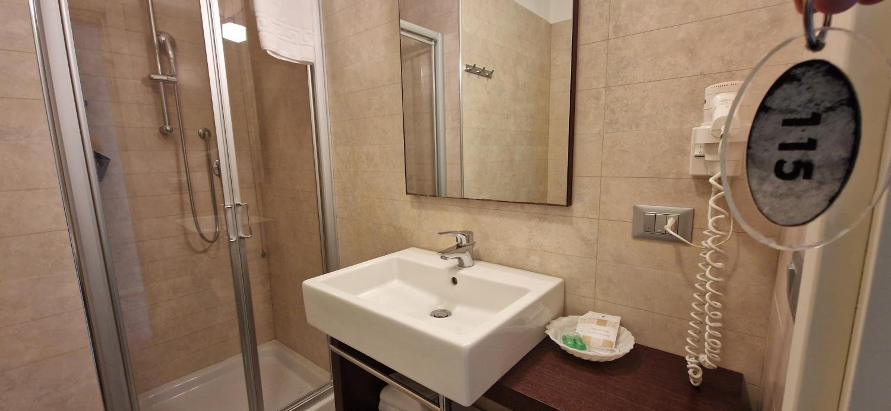 Double Room - Photo 4
