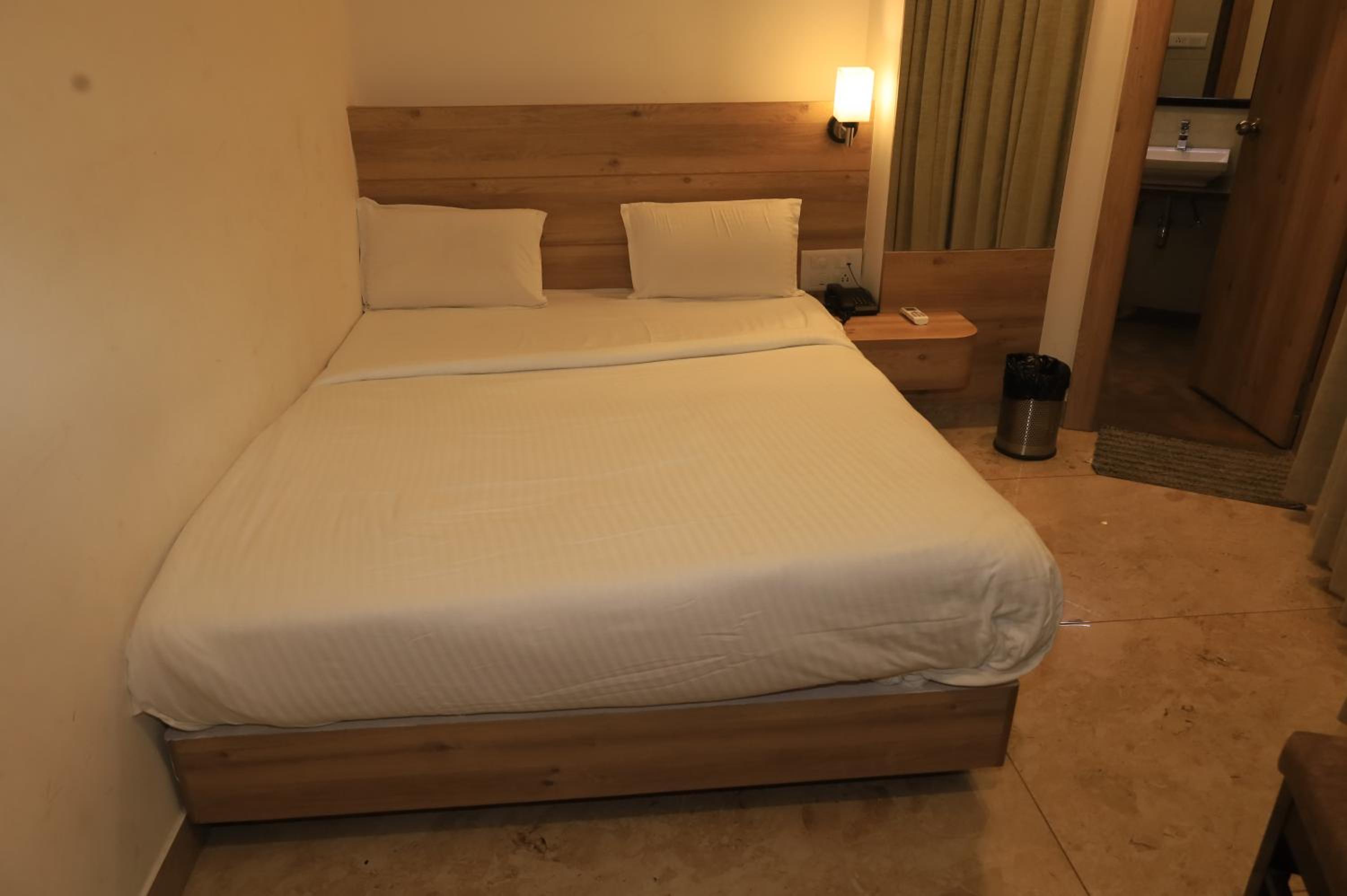 Small Double Room: 10% off on Sightseeing Tour, Early Check-In upto 3 hours and Free Late check-out (Subject to Availability)