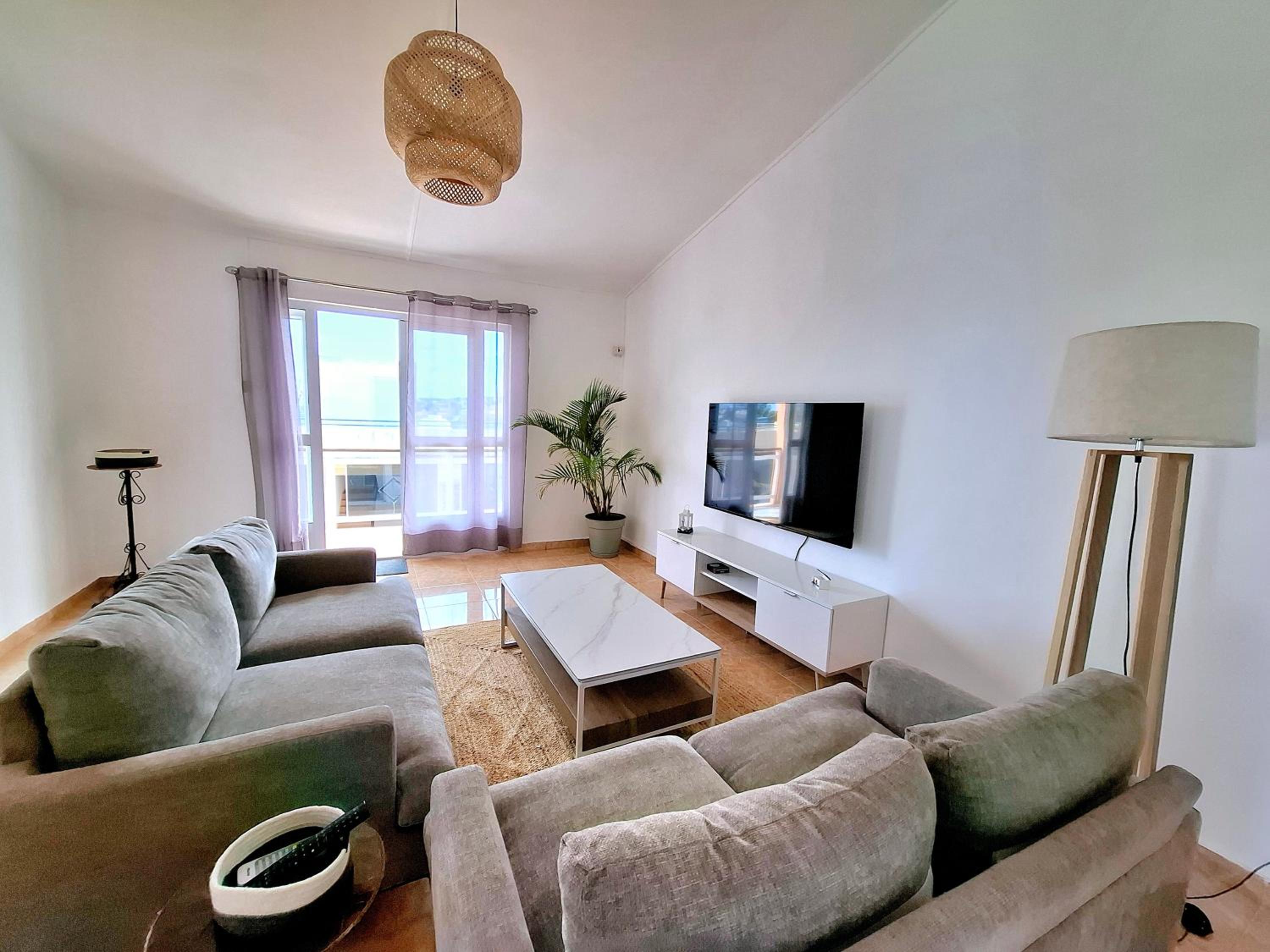 Four-Bedroom Deluxe Apartment photo 2