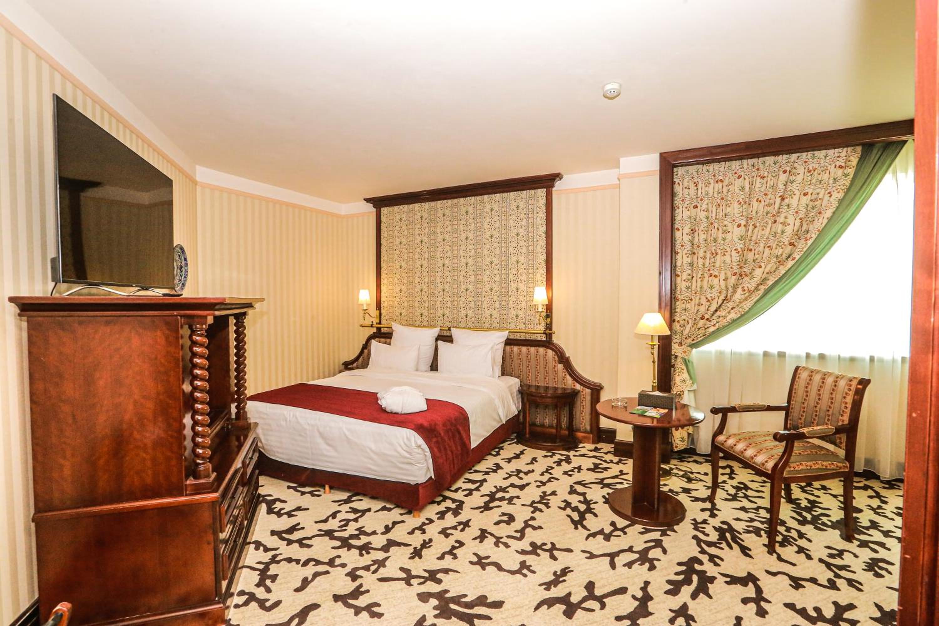 Suite - Photo 12