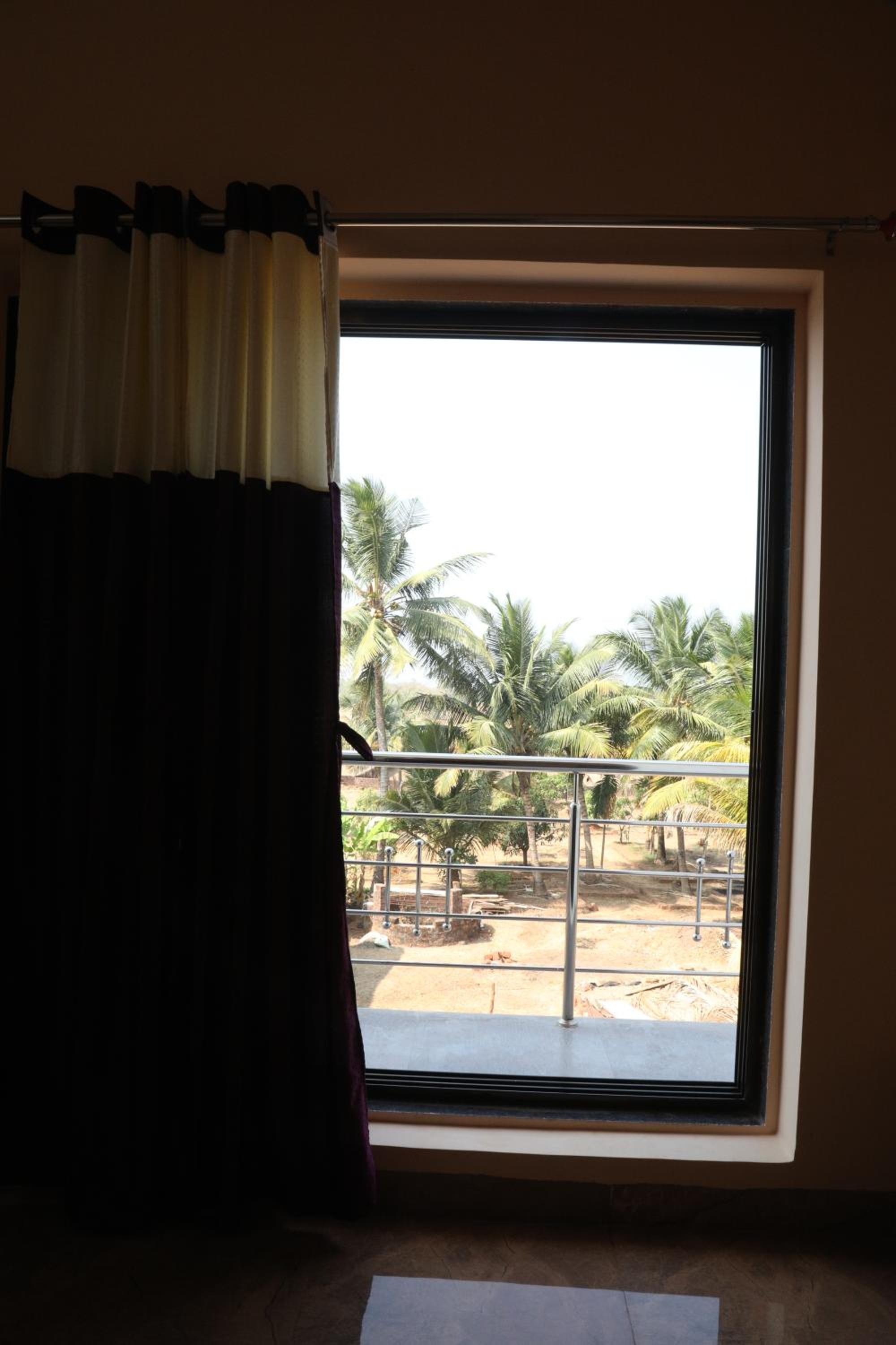 Double Room With Balcony (2 Adults + 1 Child) photo 1