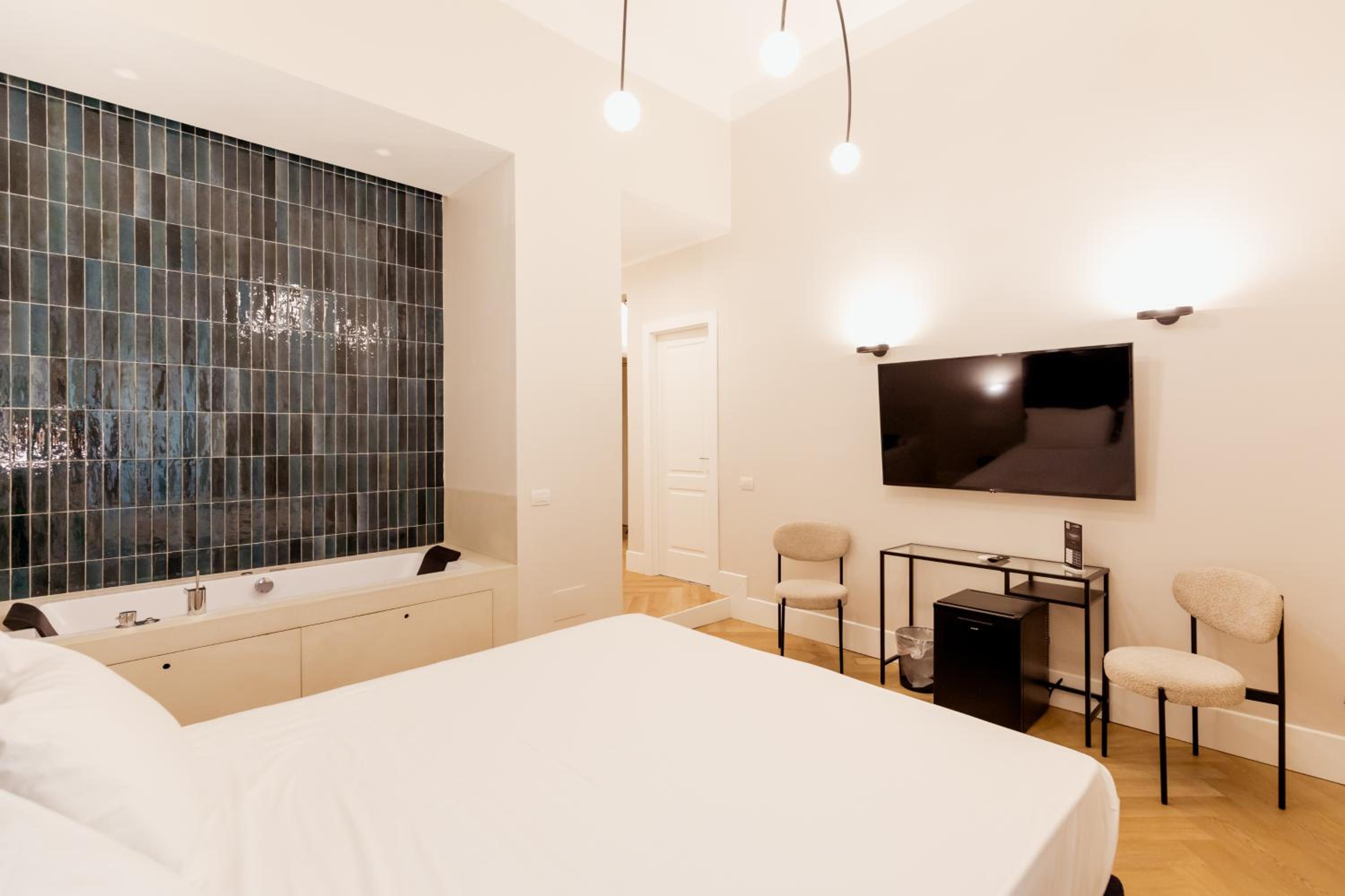 King Room with Spa Bath