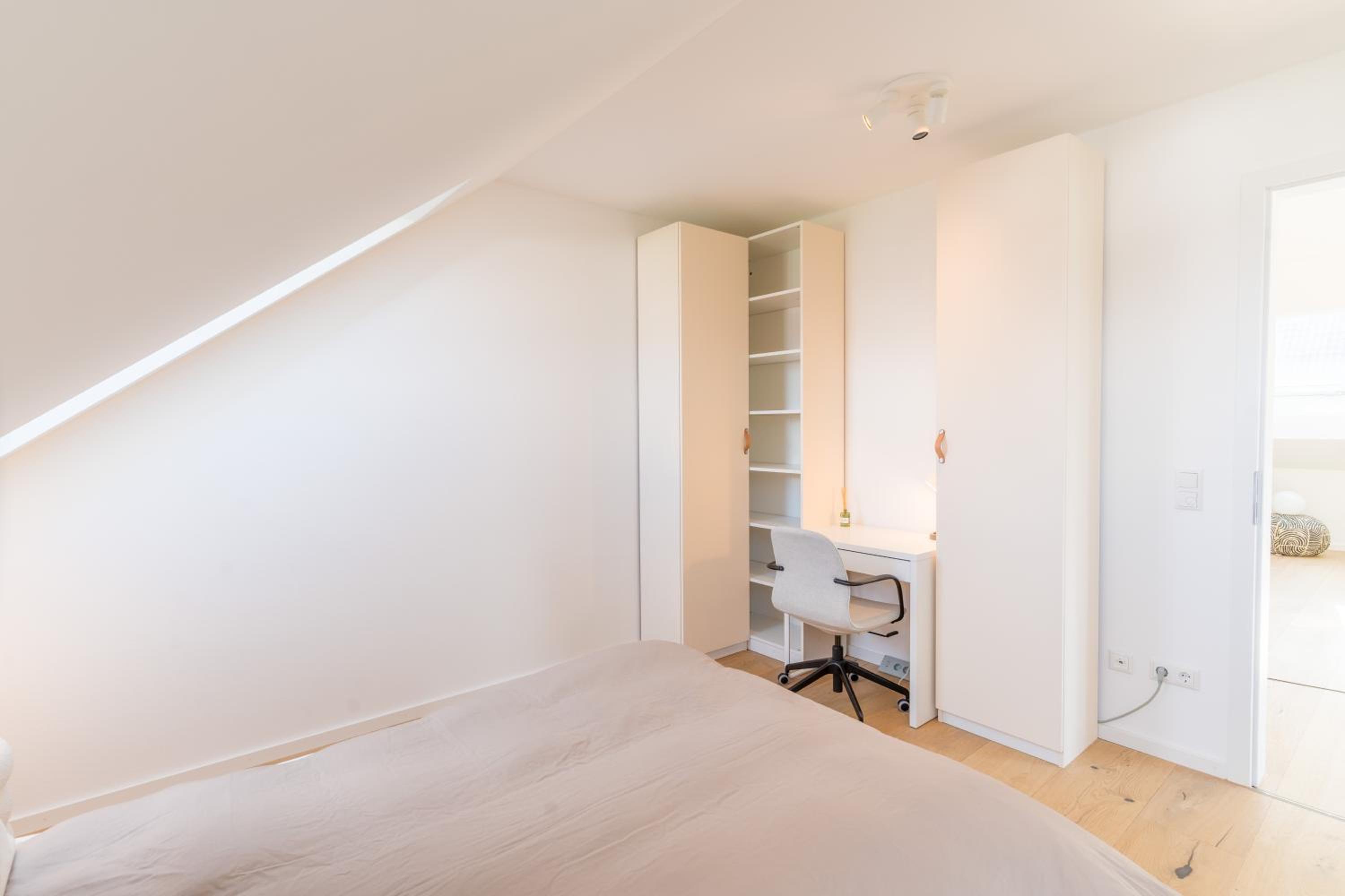 One-Bedroom Apartment photo 1