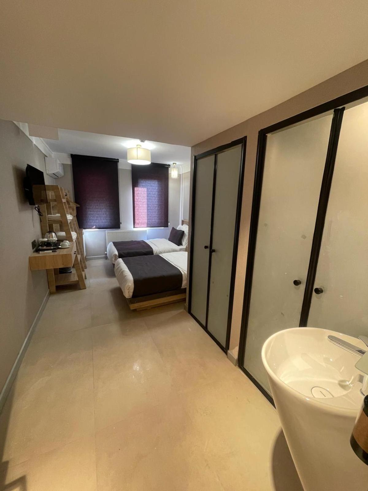 Standard Double Room photo 2