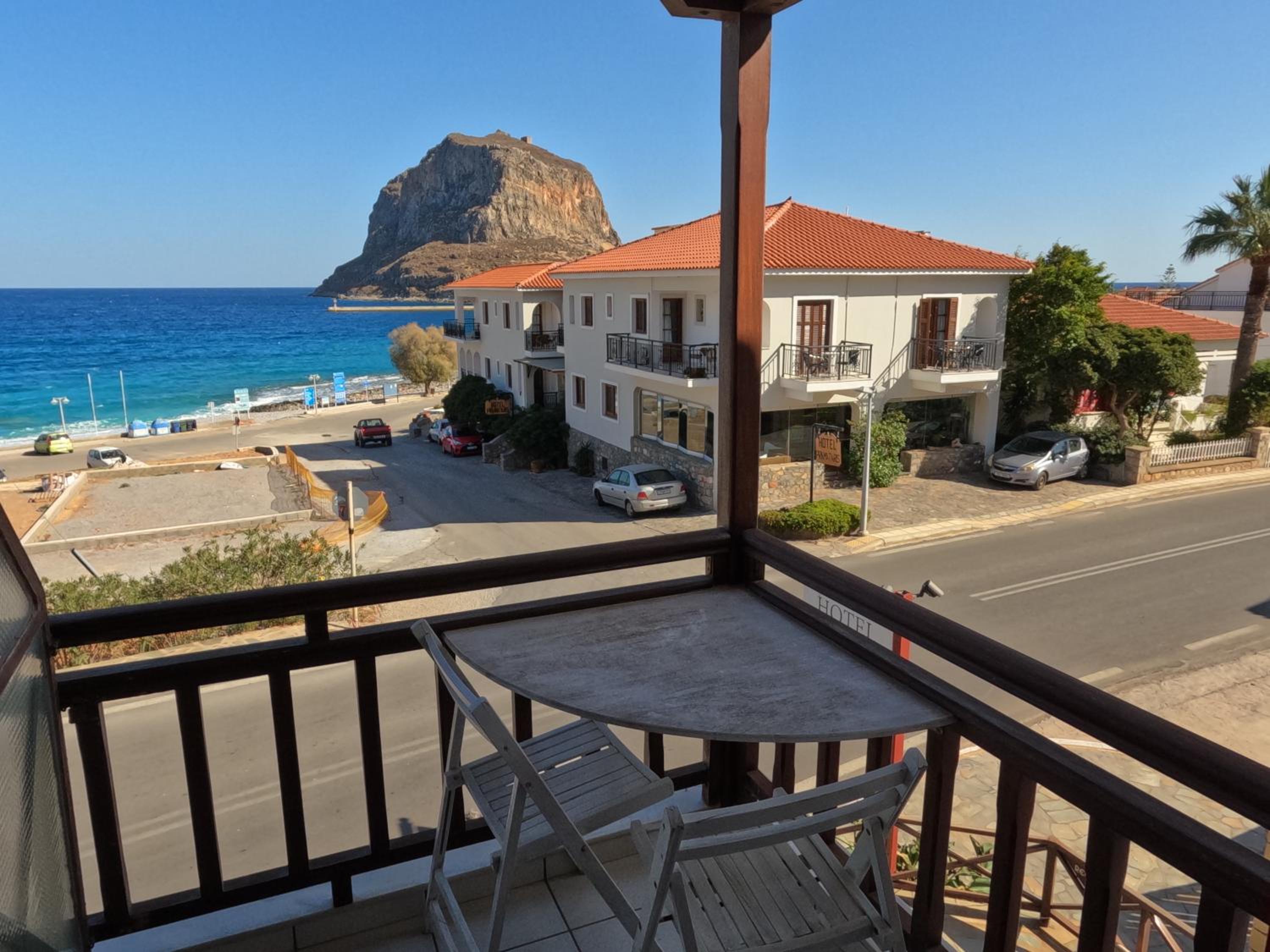 Standard Room with Sea View - Photo 9