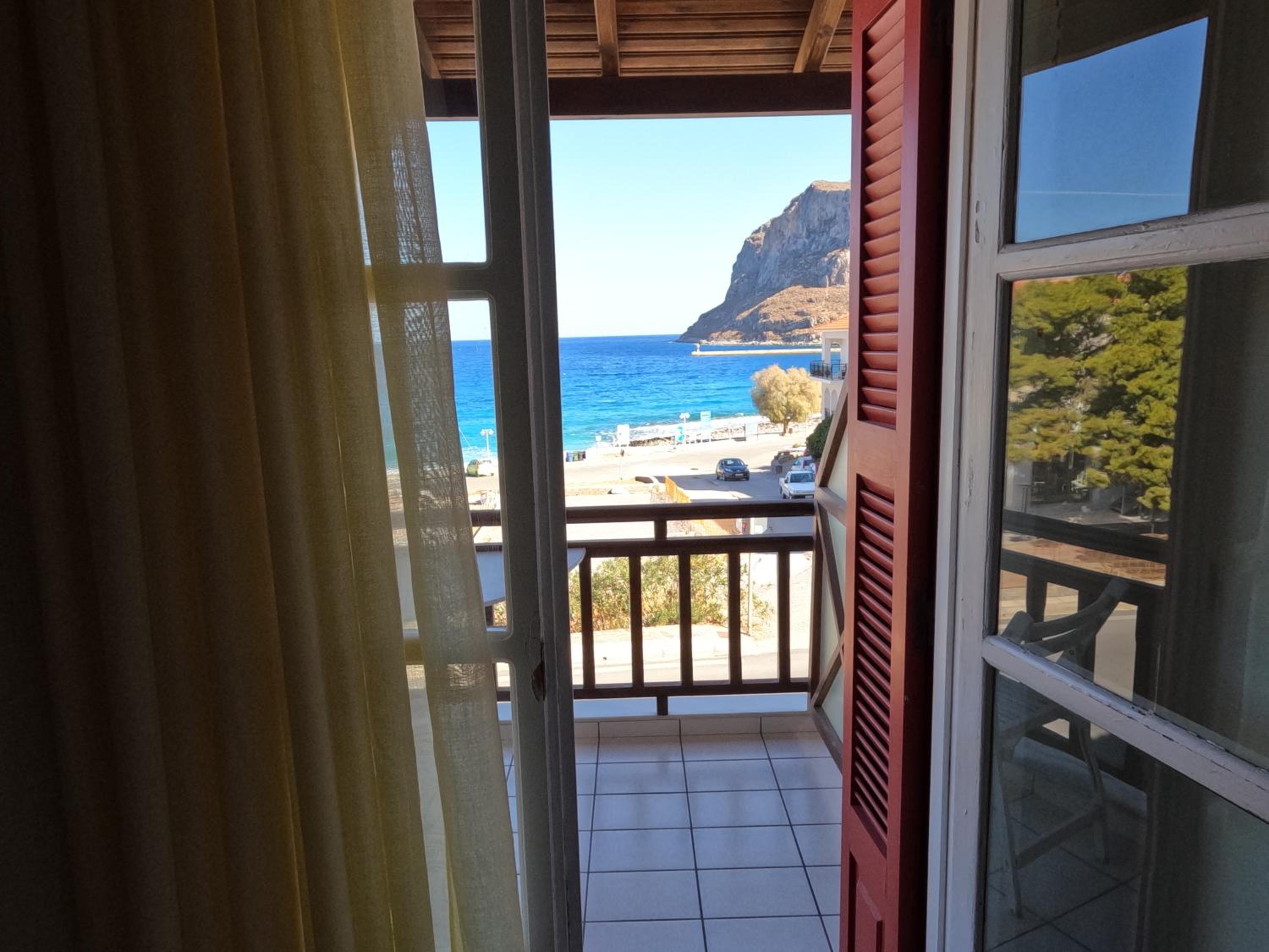Standard Room with Sea View - Photo 8