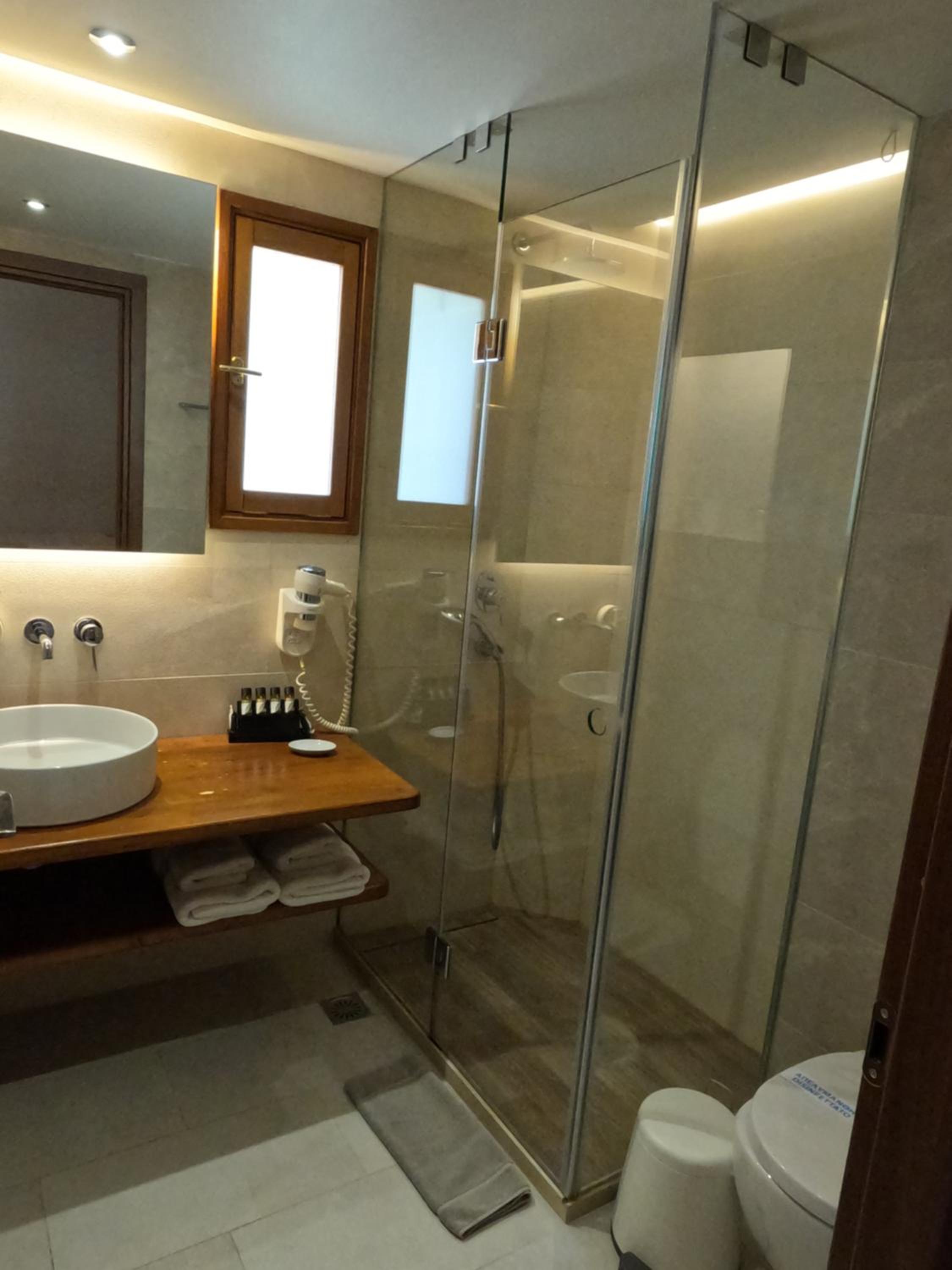 Superior Room with Sea View - Photo 8