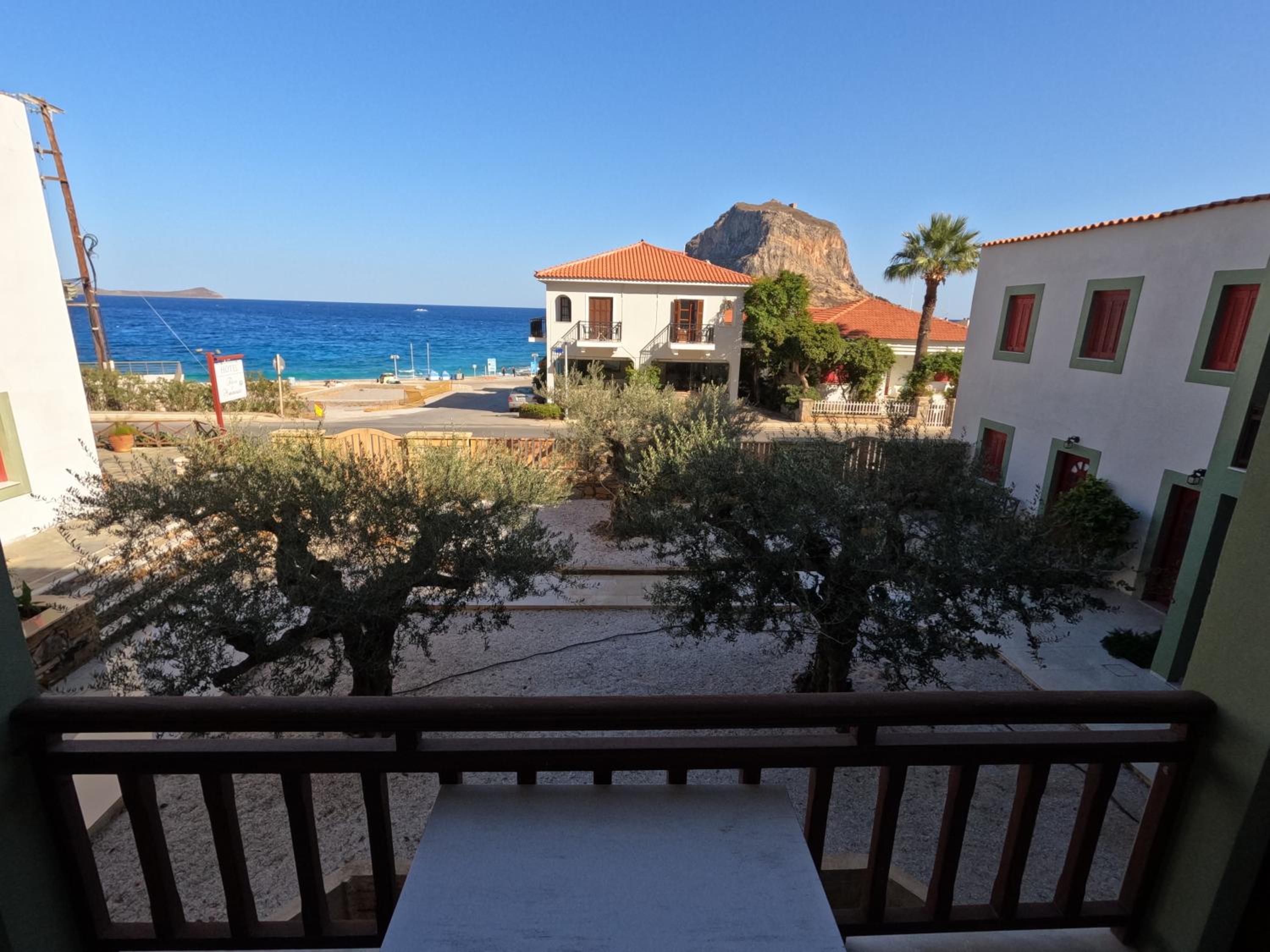 Superior Room with Sea View - Photo 16