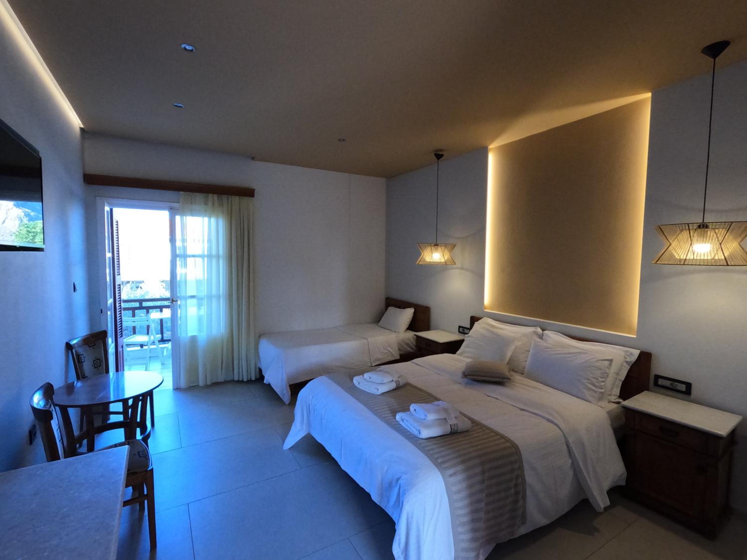Superior Room with Sea View - Photo 4