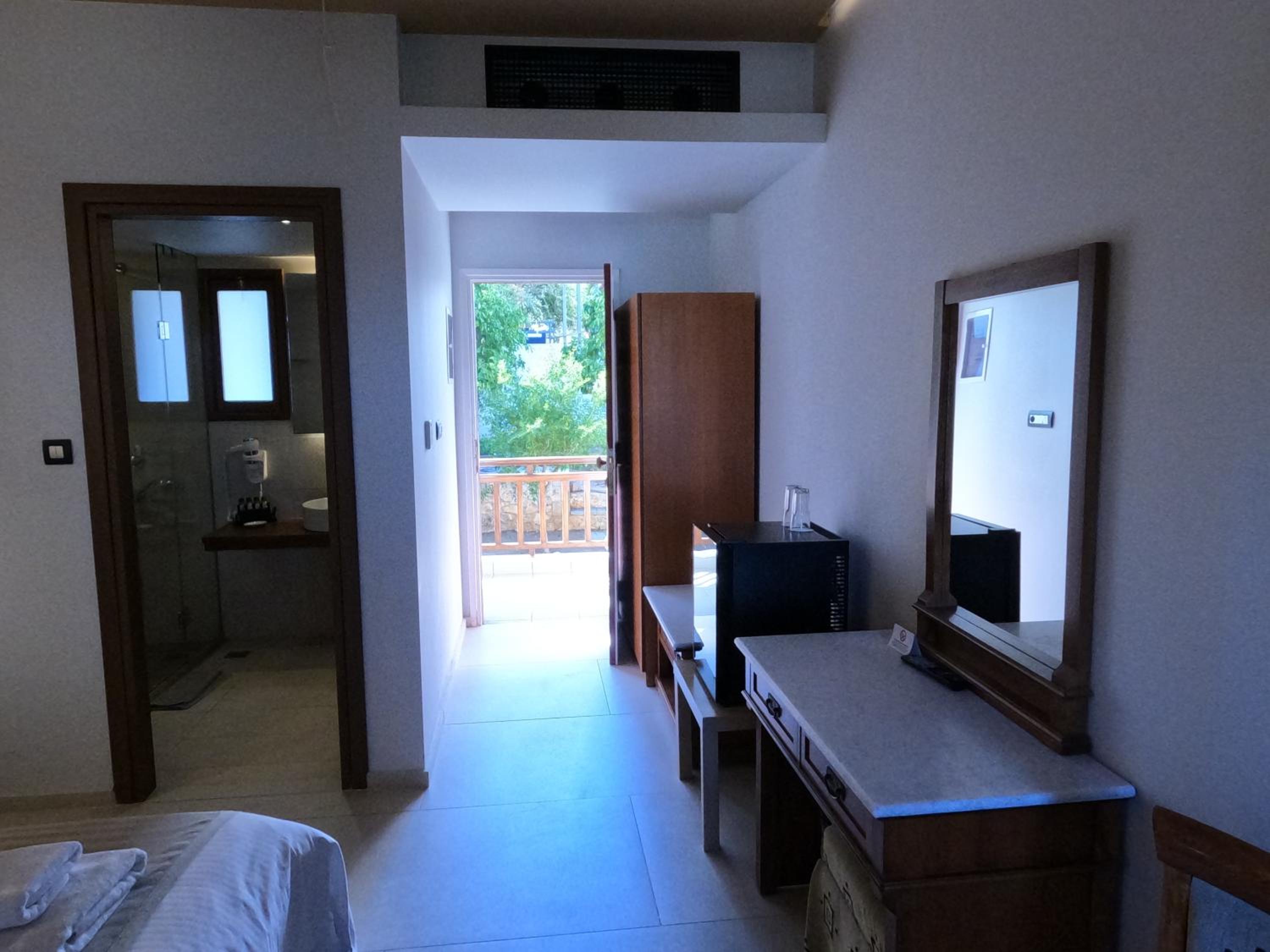 Superior Room with Sea View - Photo 3