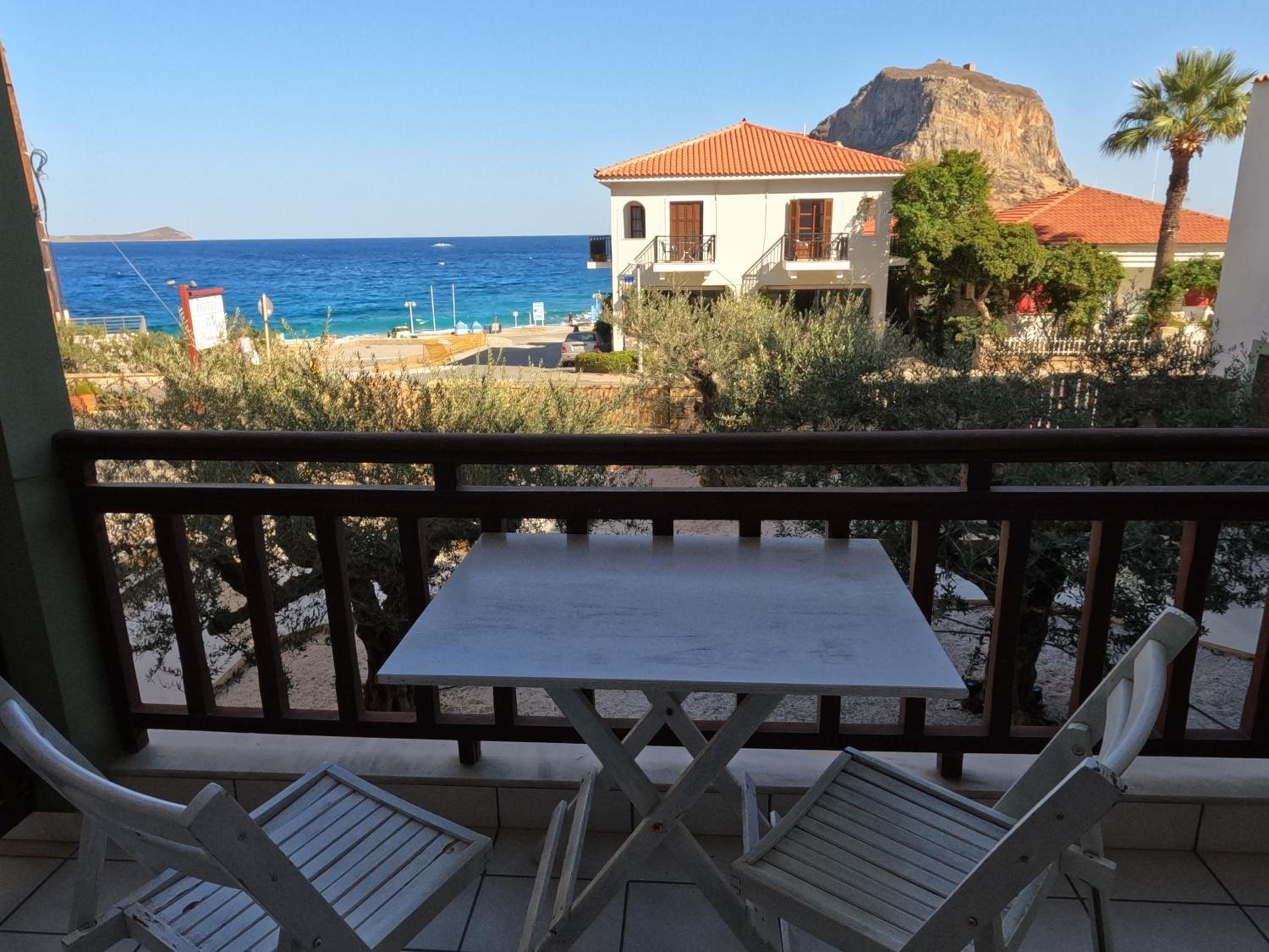 Superior Room with Sea View - Photo 11
