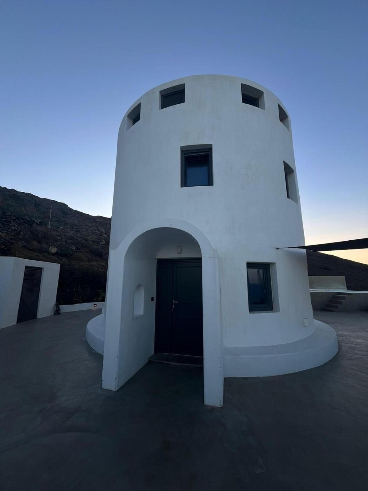 Windmill Superior Villa With Private Jacuzzi photo 3