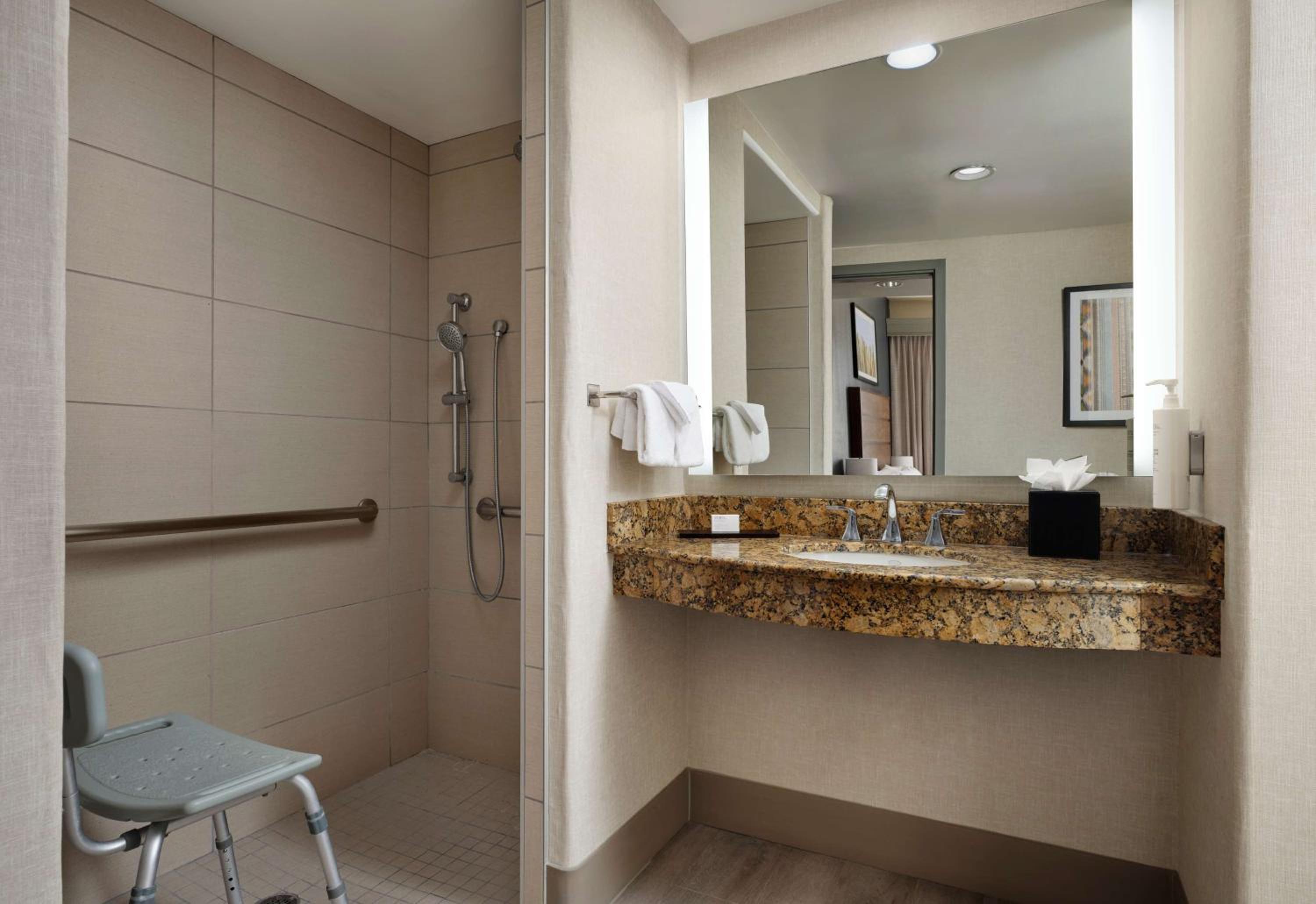 Two-Room Suite with One Queen Bed and Roll-in Shower - Mobility and Hearing Access - Photo 5