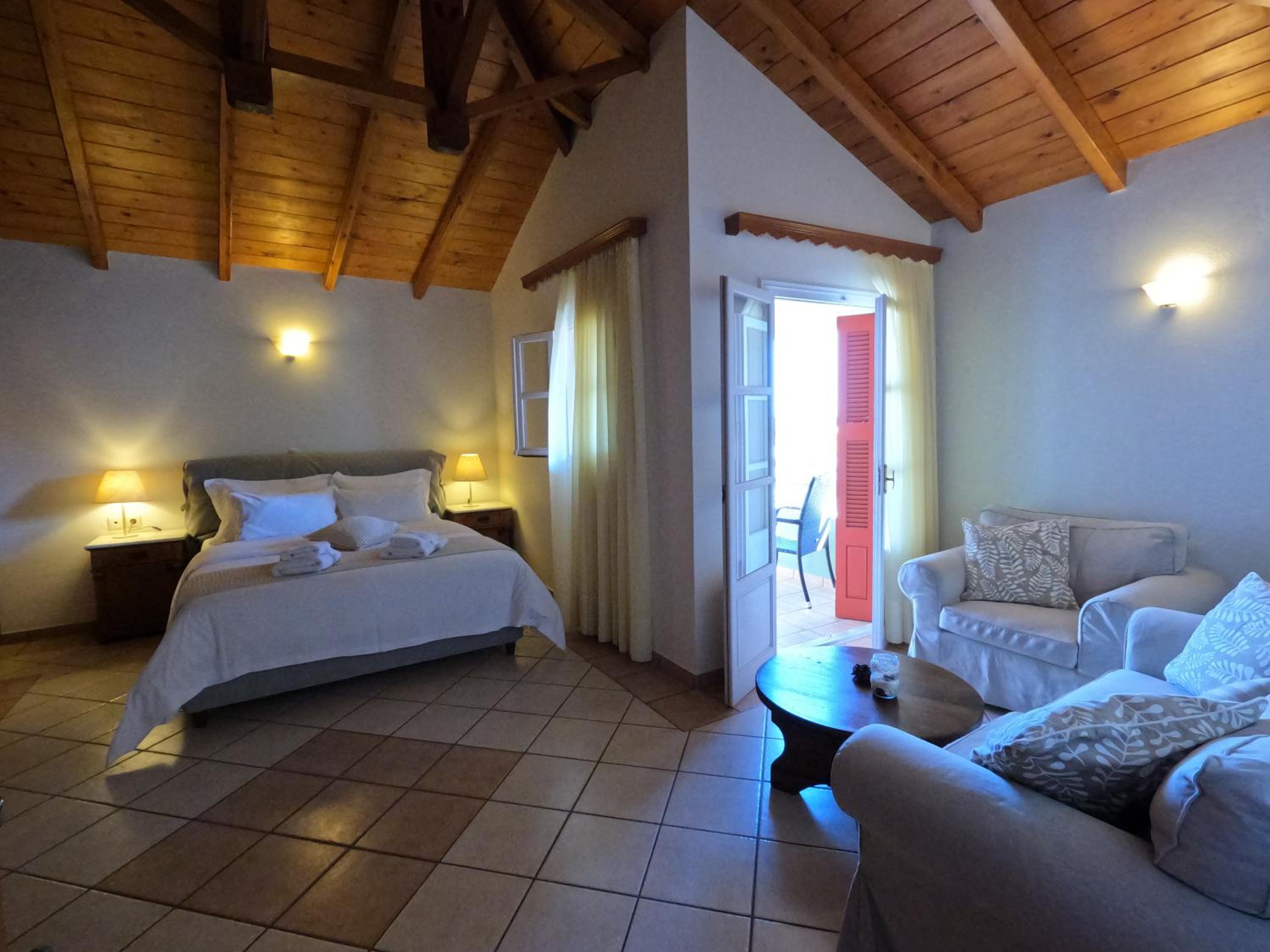Attic with Sea View - Photo 9
