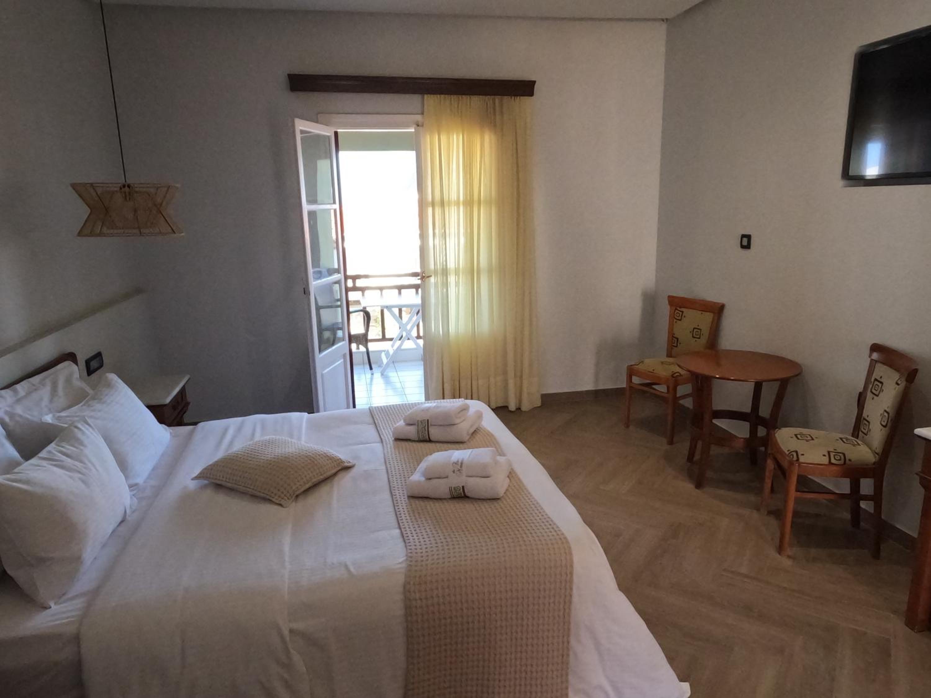 Deluxe Double Room with Balcony and Sea View - Photo 6