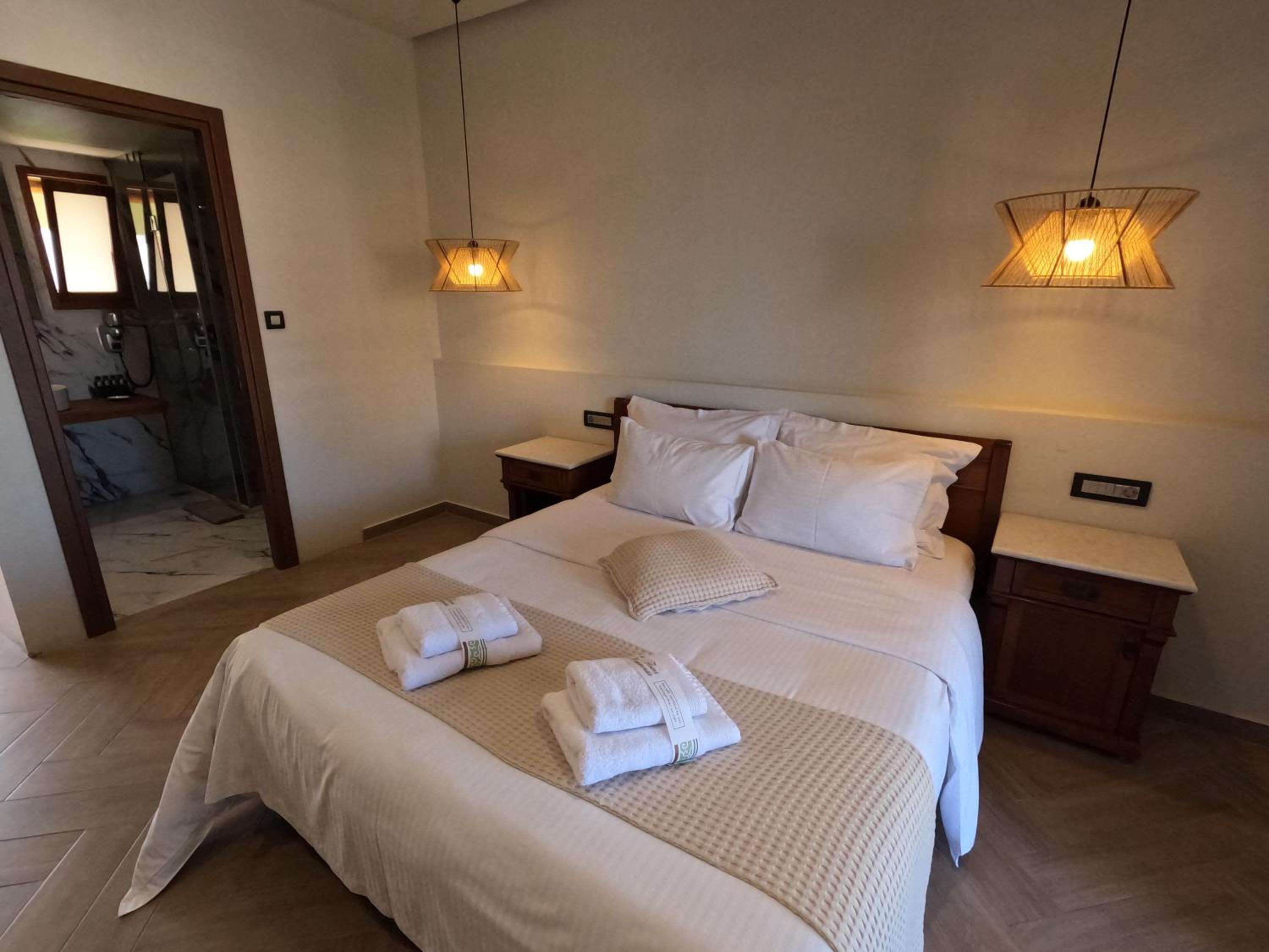 Deluxe Double Room with Balcony and Sea View - Photo 5