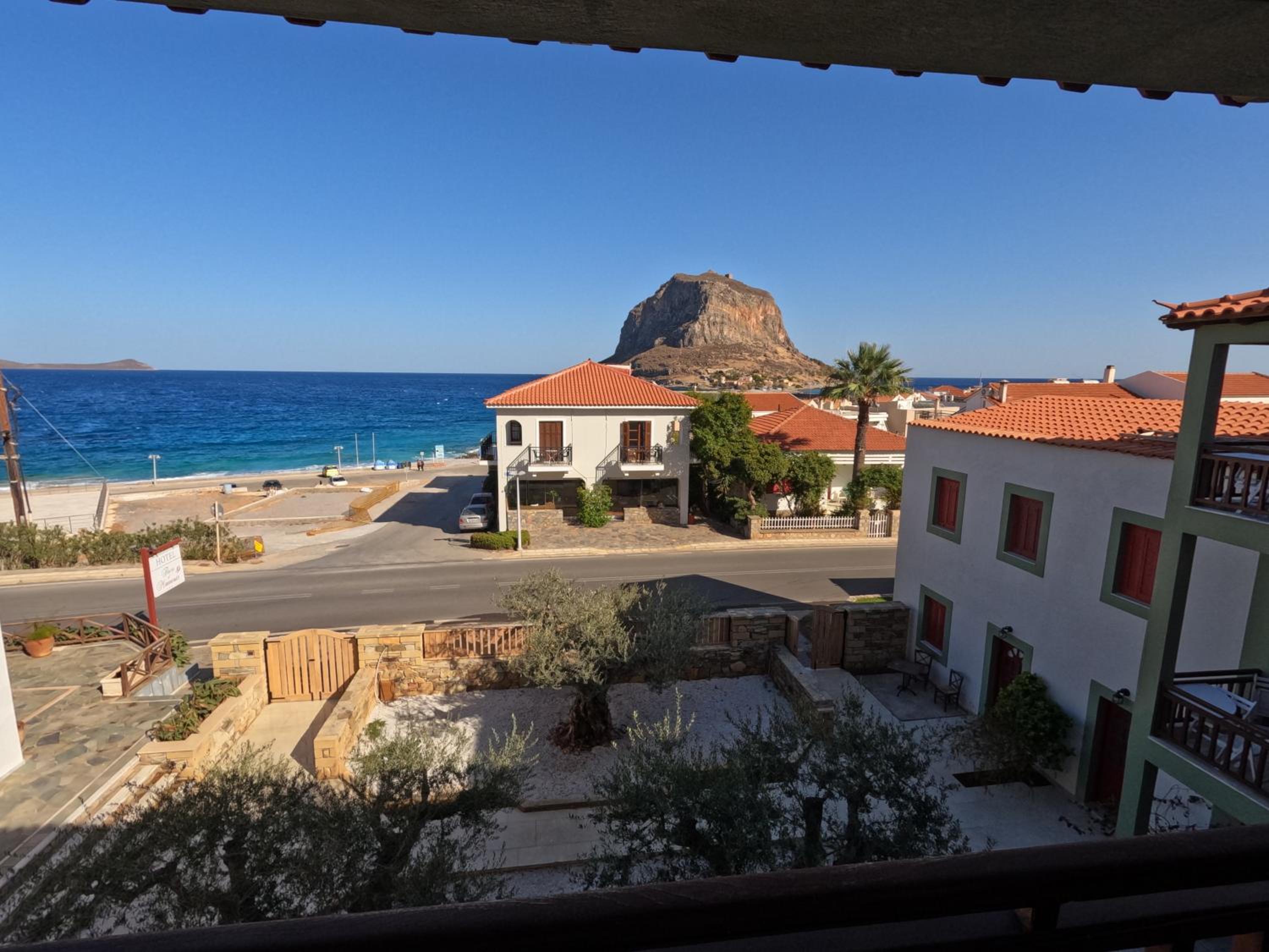 Deluxe Double Room with Balcony and Sea View - Photo 3
