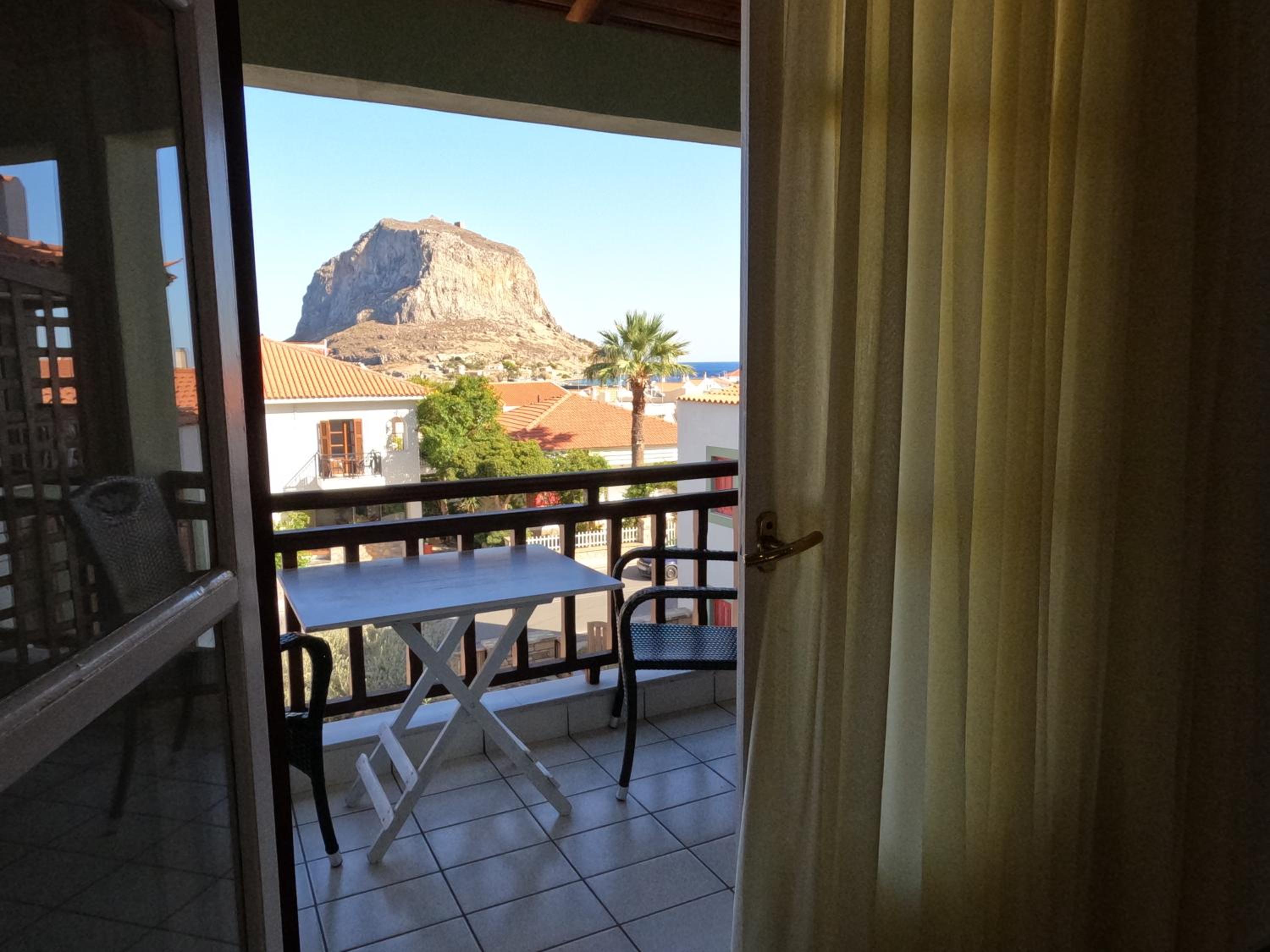 Deluxe Double Room with Balcony and Sea View - Photo 4