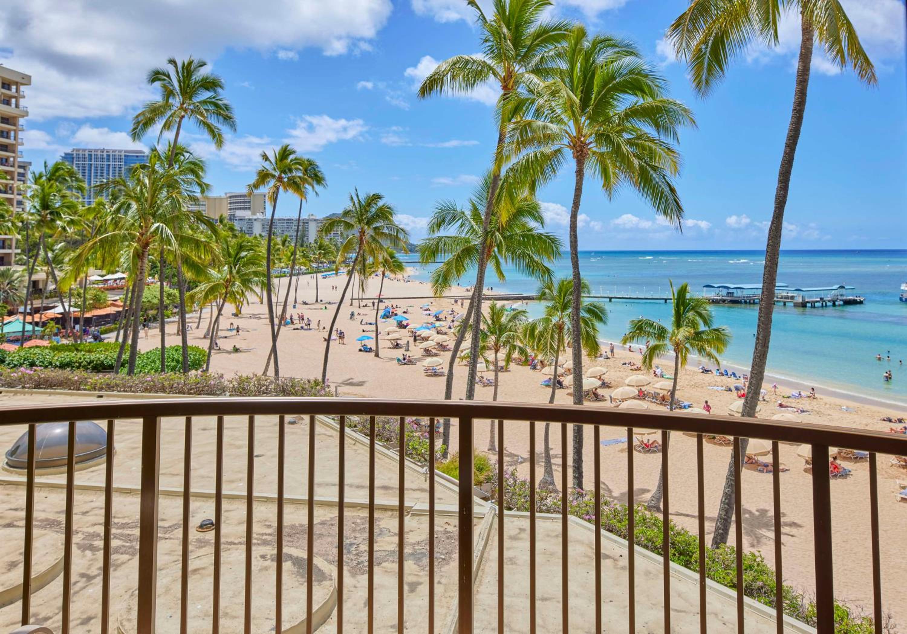 Rainbow Tower Ocean Front Two Double Beds - Mobility Accessible Tub