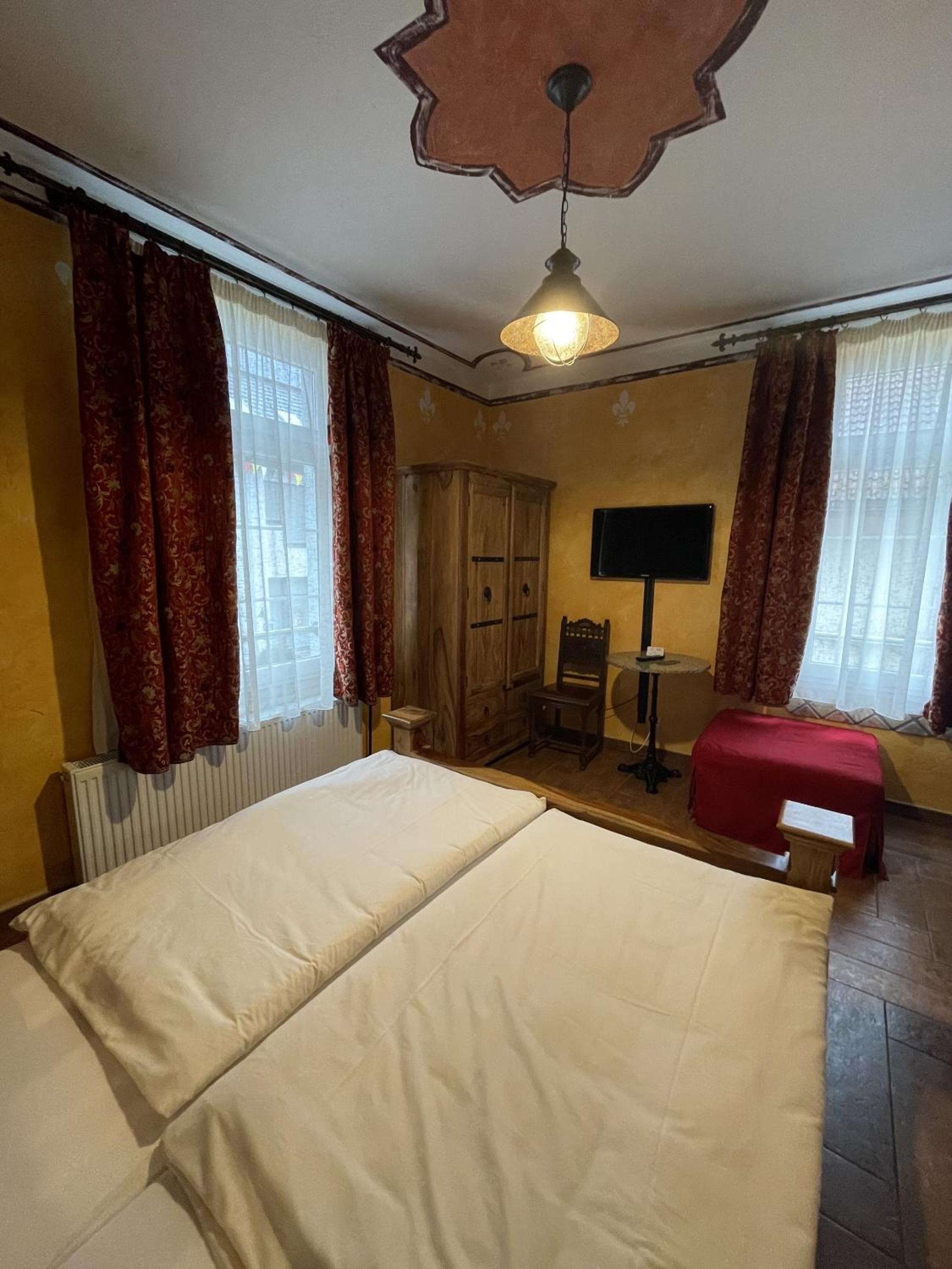 Deluxe Double Room with Shower - Photo 19