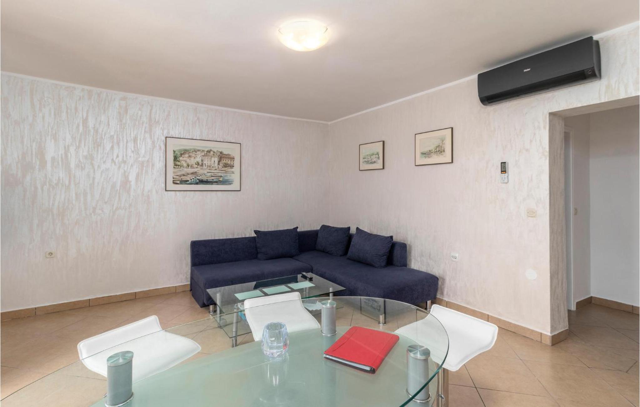 Five-Bedroom Holiday Home photo 1