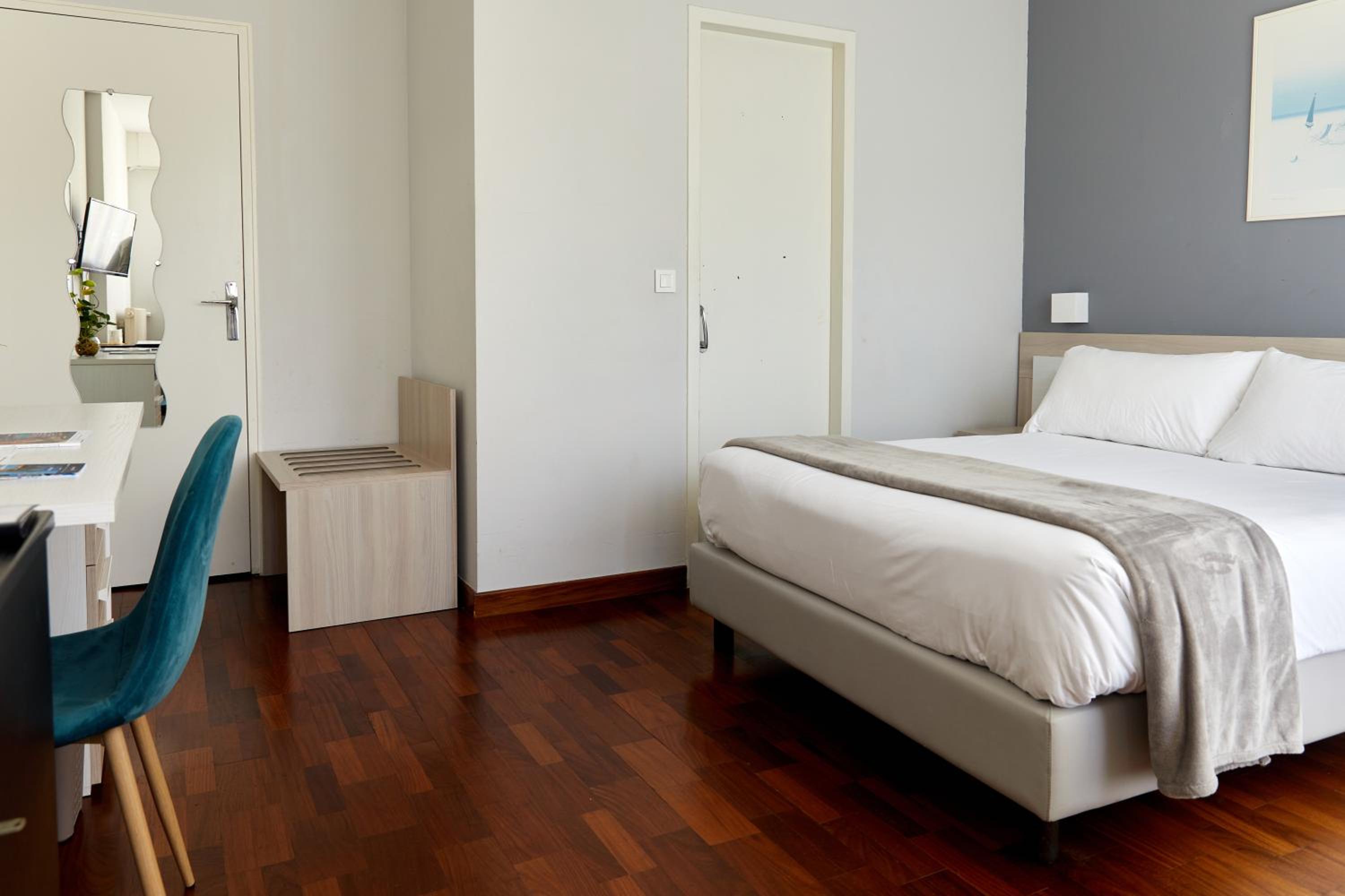 Standard Double or Twin Room photo 1
