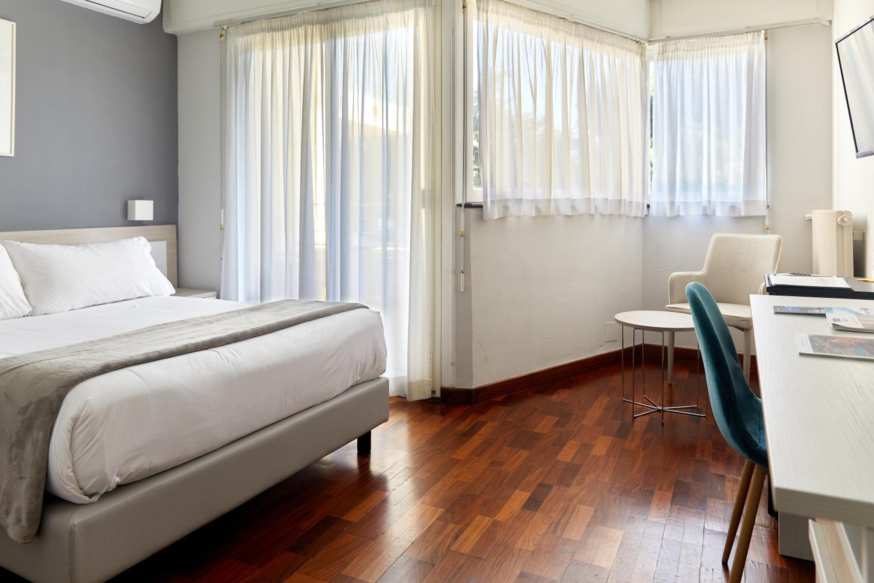 Standard Double or Twin Room photo 3