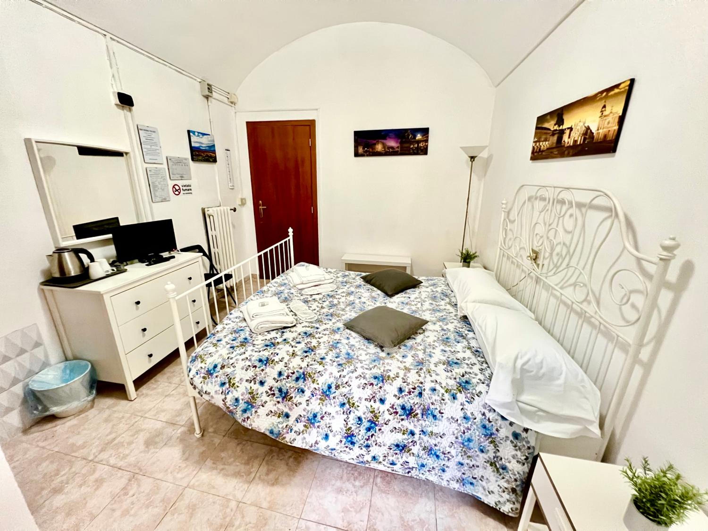 Standard Double Room - Photo 16