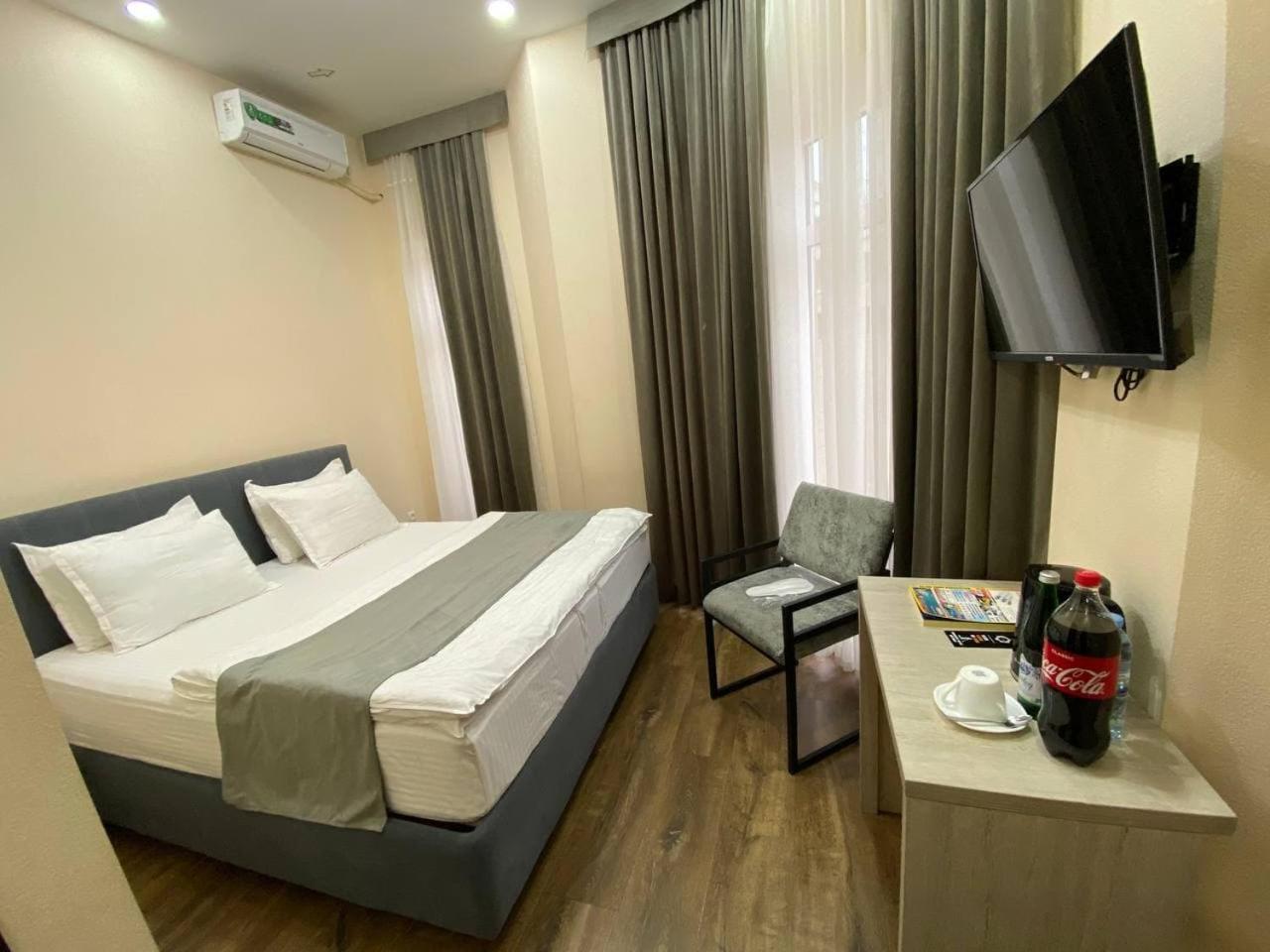 Standard King Room - Photo 2