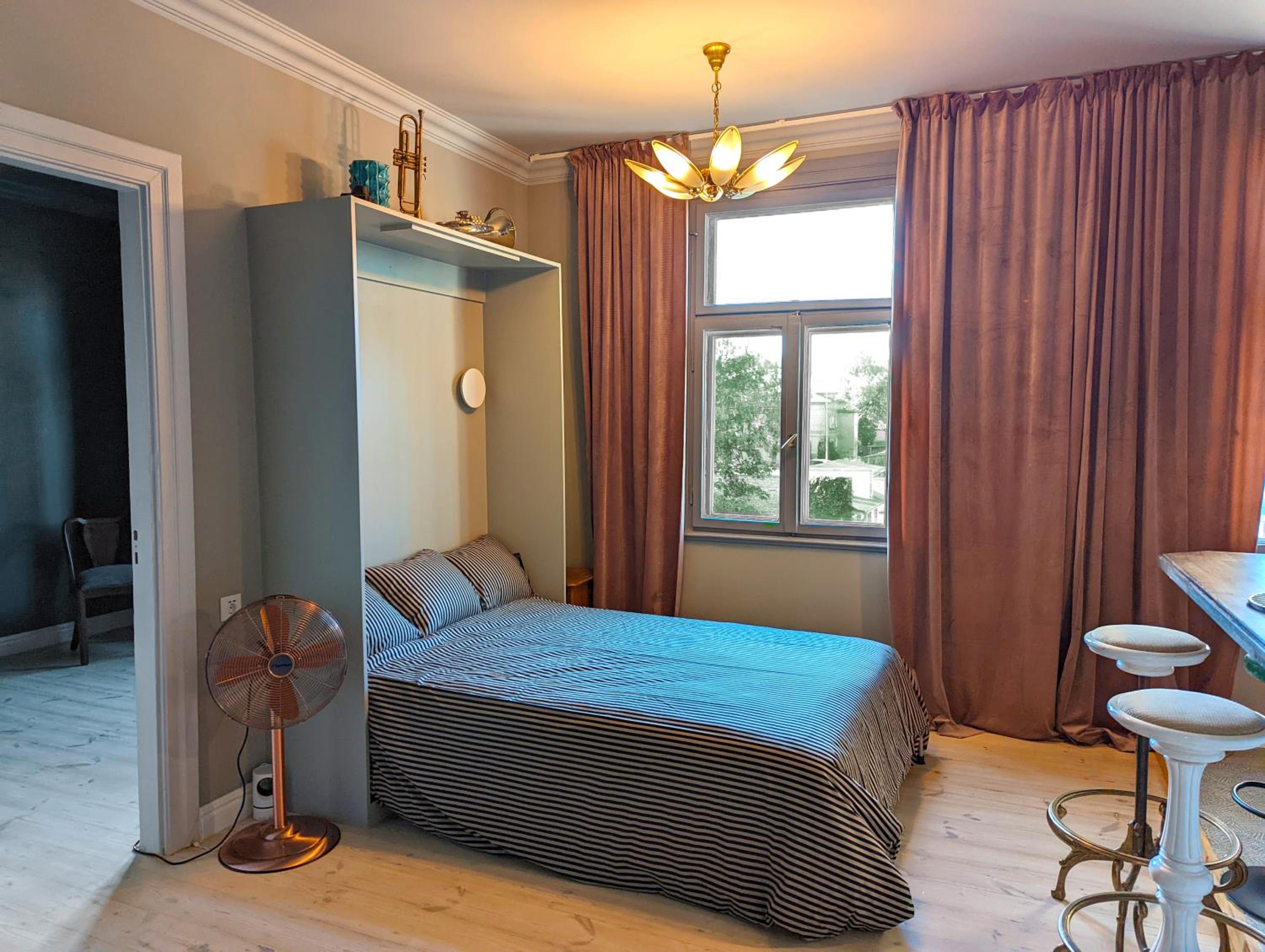 One-Bedroom Apartment photo 1