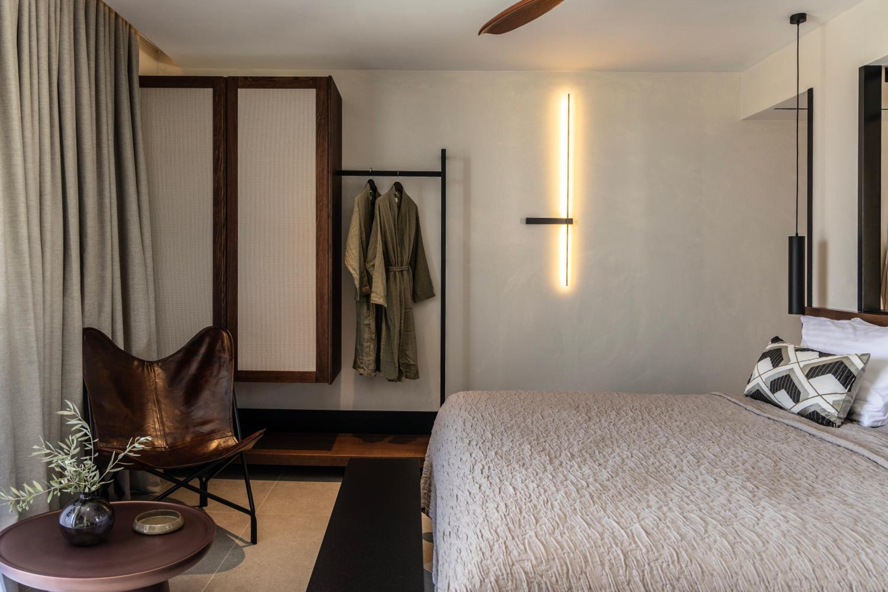 Deluxe Swim-up Suite