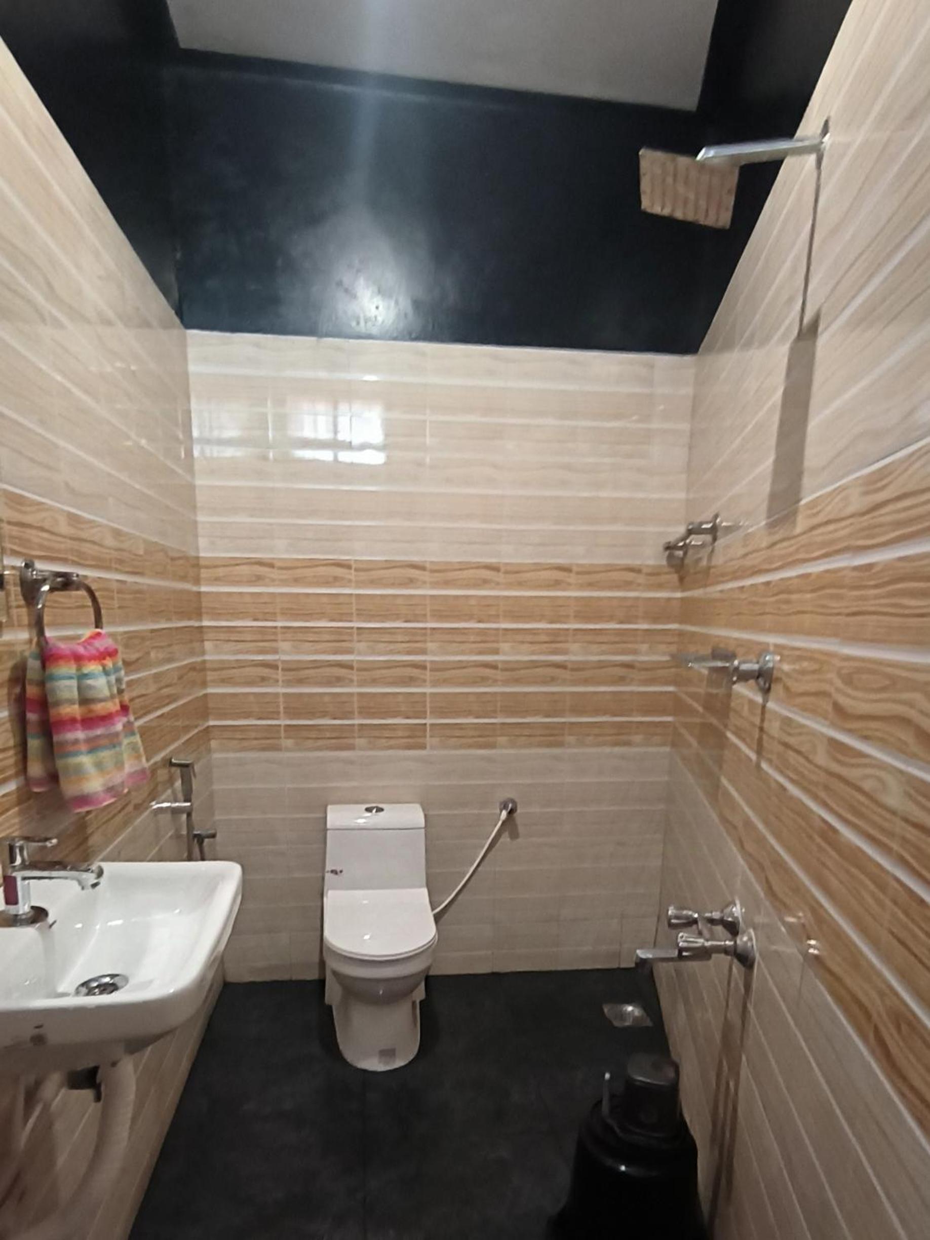 Double Room with Balcony - AC  - Photo 3