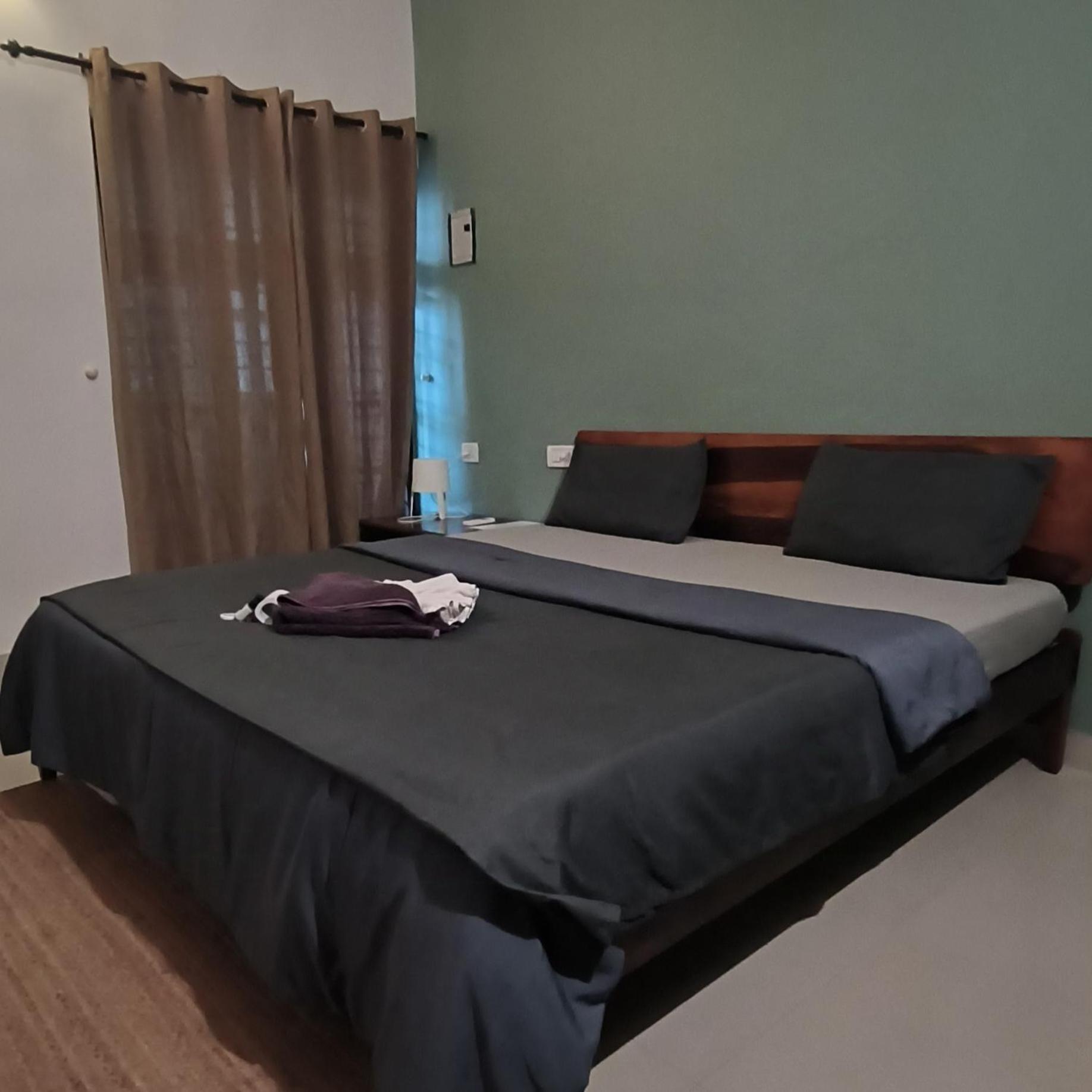Double Room with Balcony - AC  - Photo 4