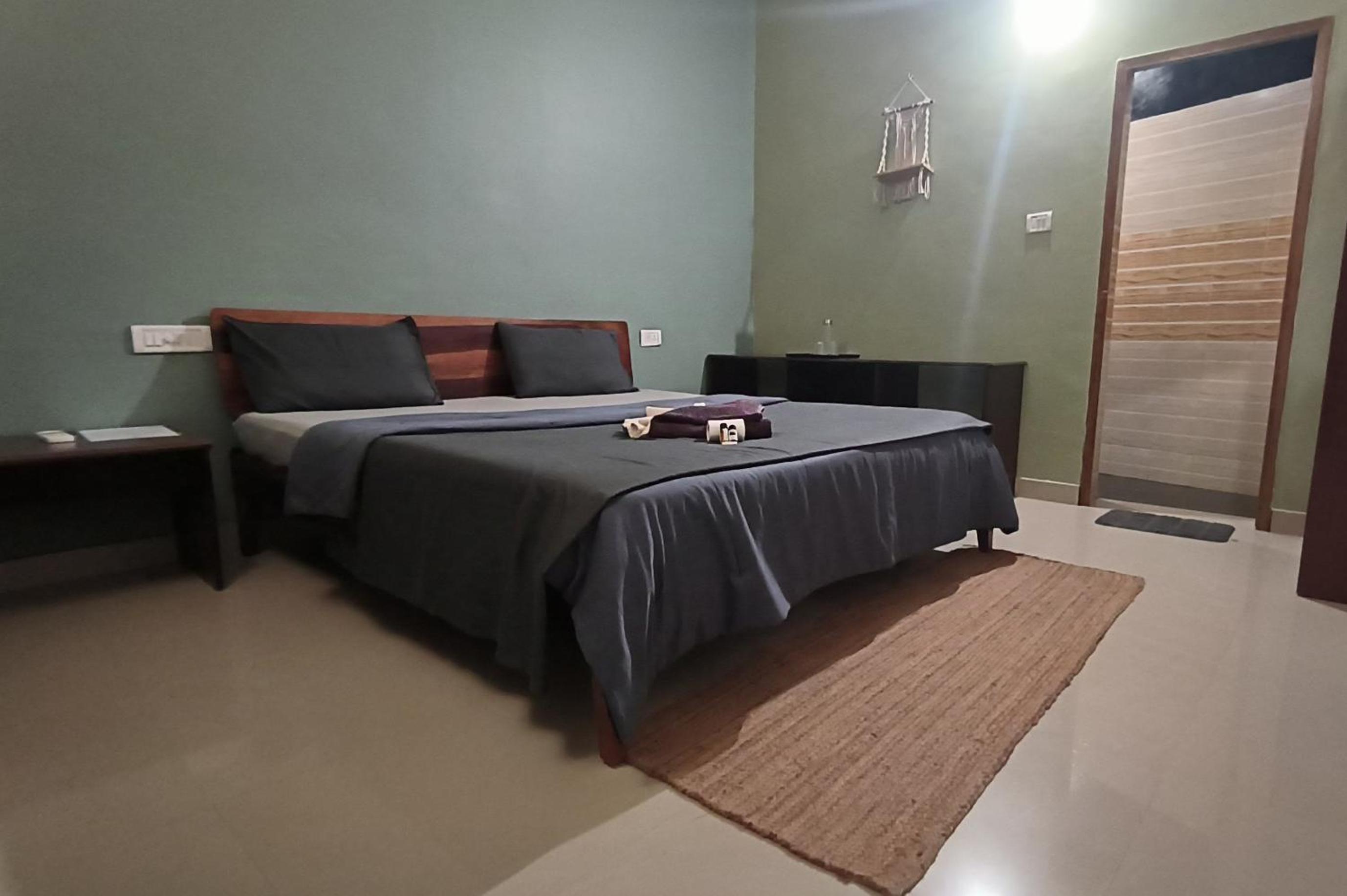 Double Room with Balcony - AC  - Photo 6