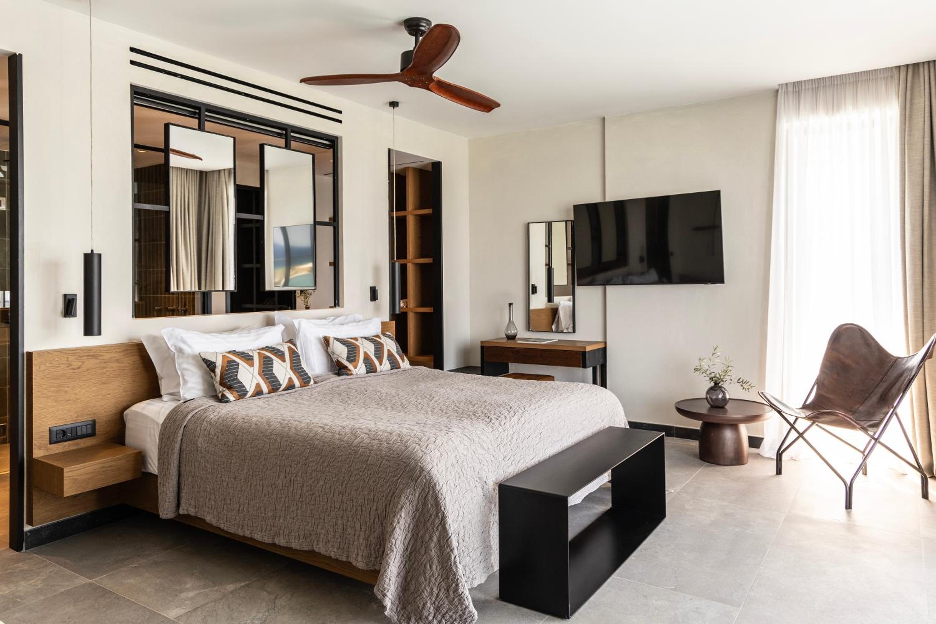 Island Suite Sea View with private pool