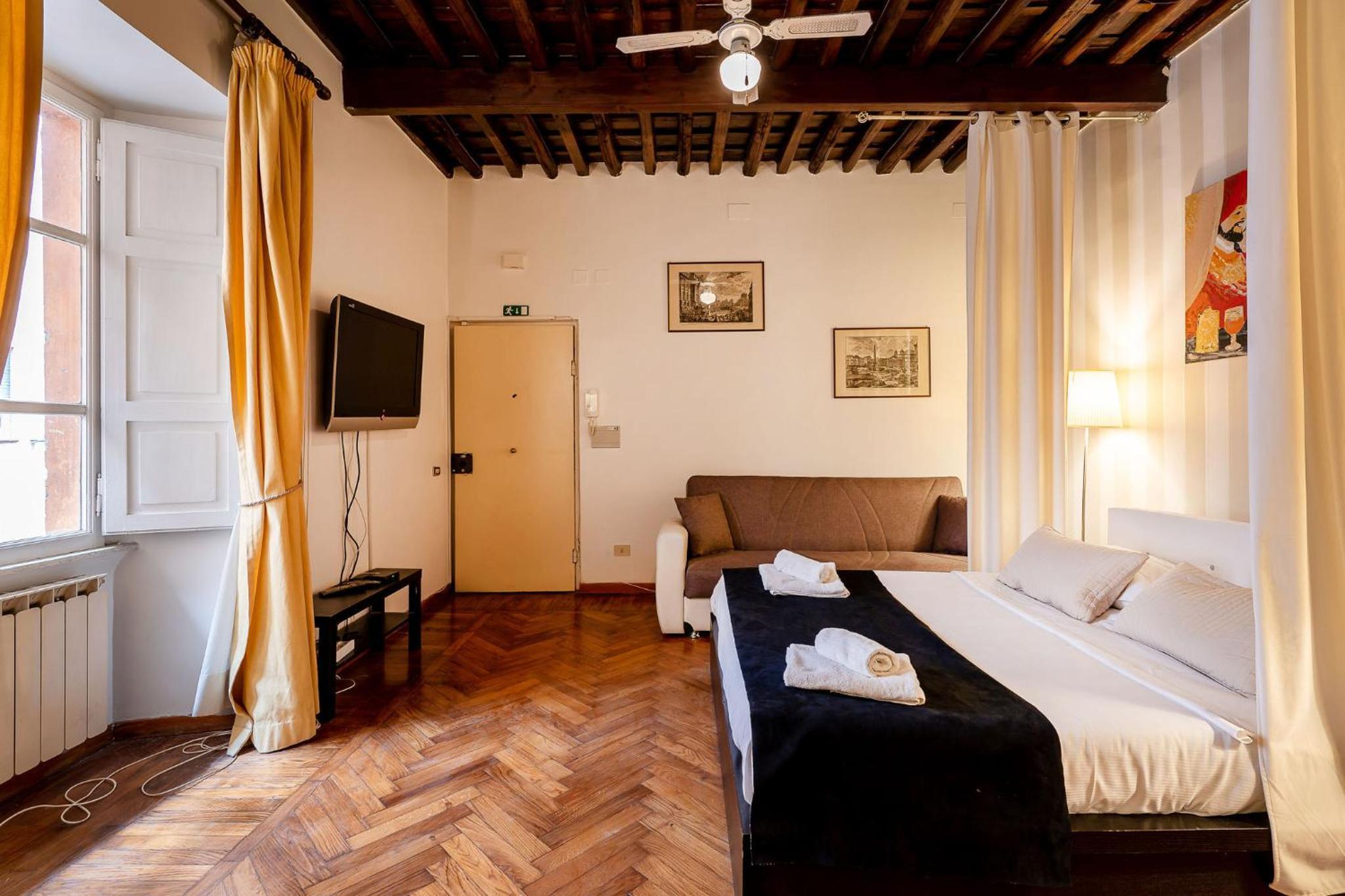 Deluxe One-Bedroom Apartment