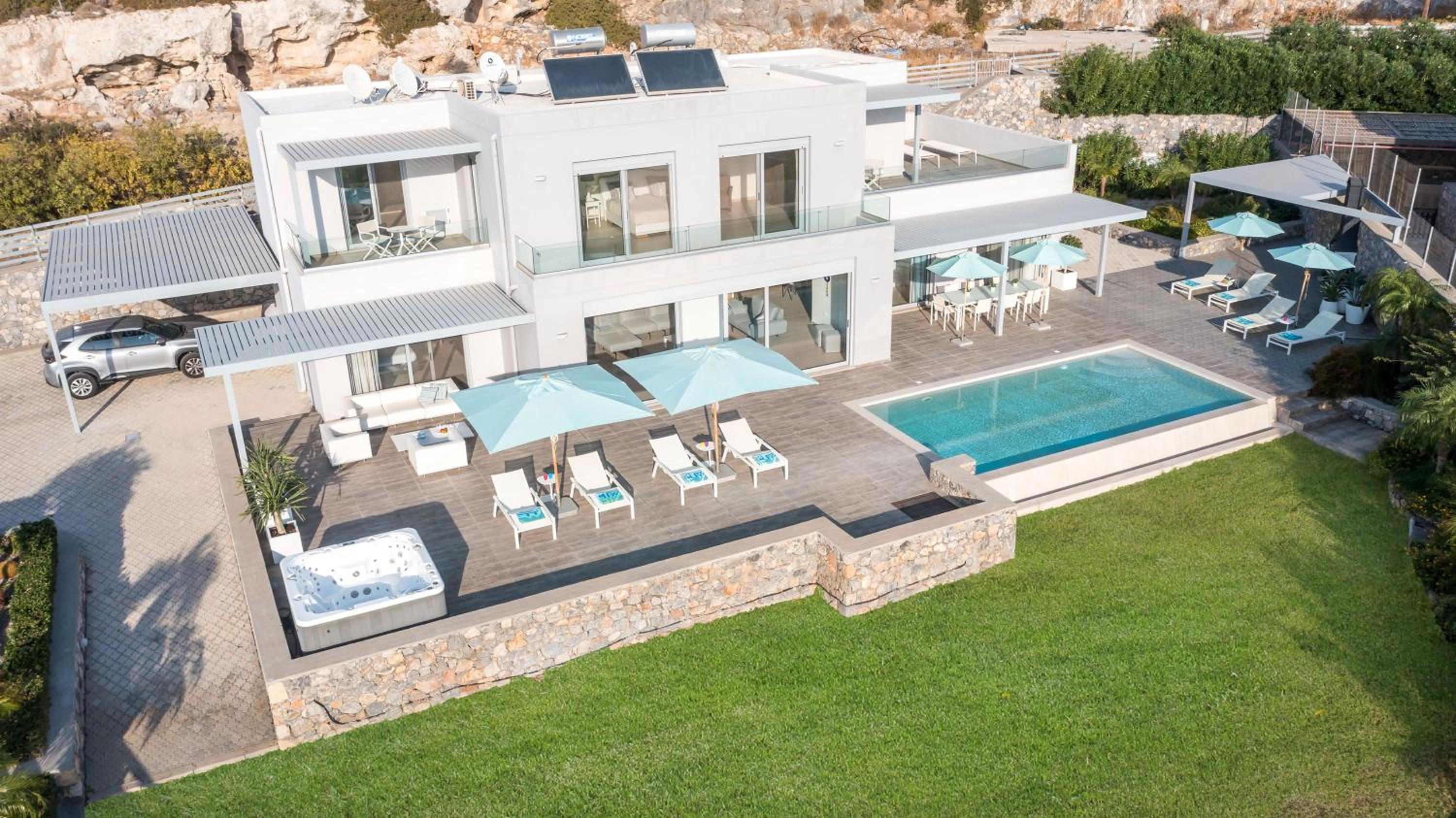 Villa photo 2
