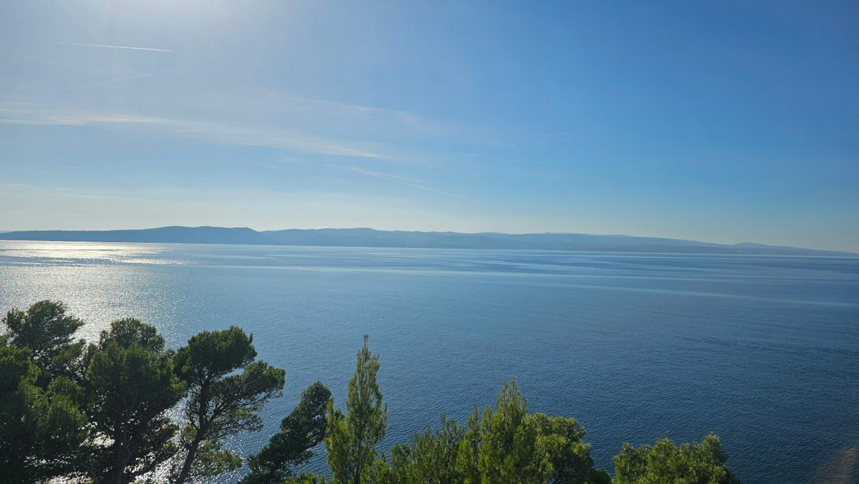 Three-Bedroom Apartment with View photo 3