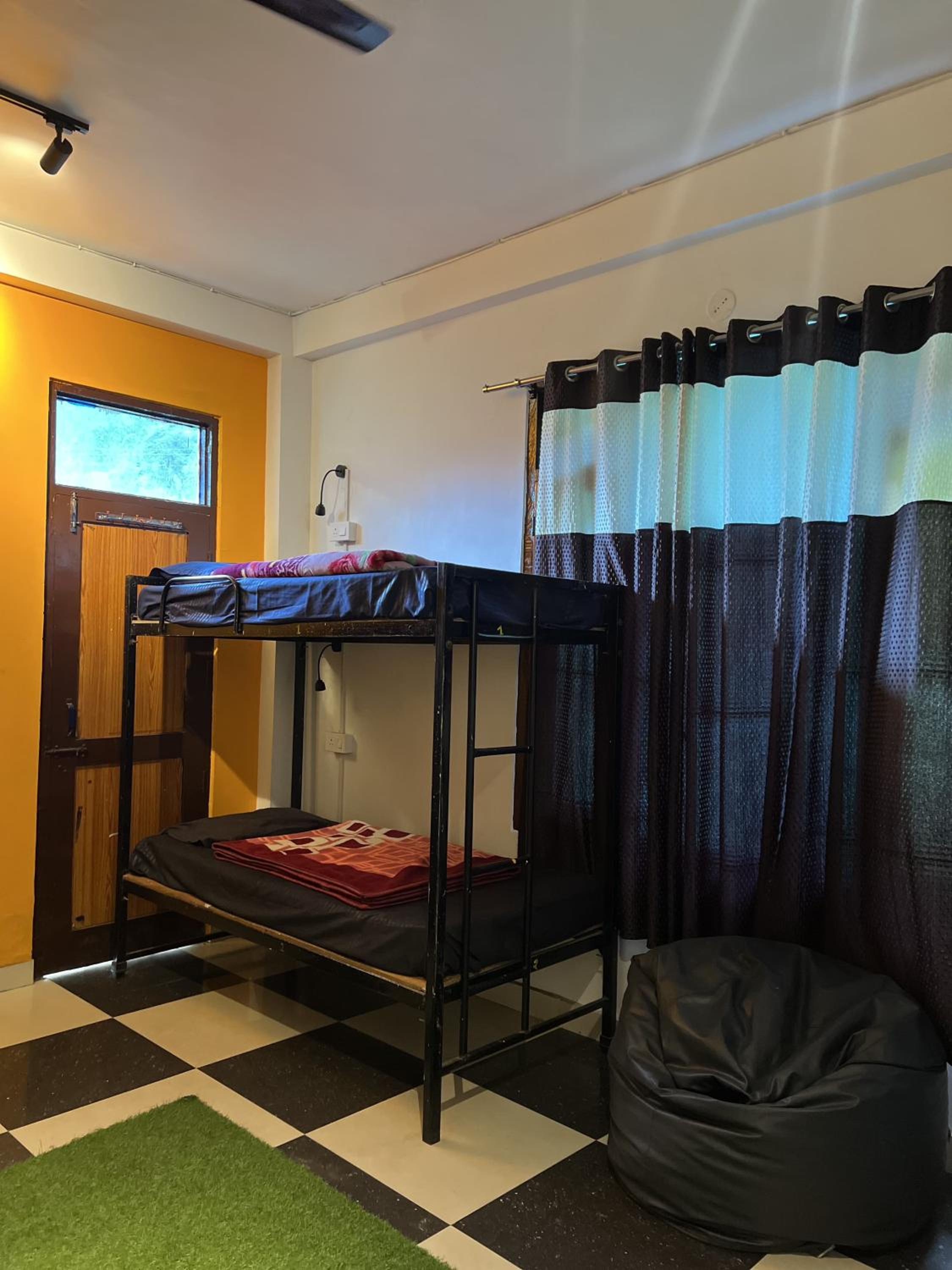 Bed In 6-Bed Mixed Dormitory Room photo 3