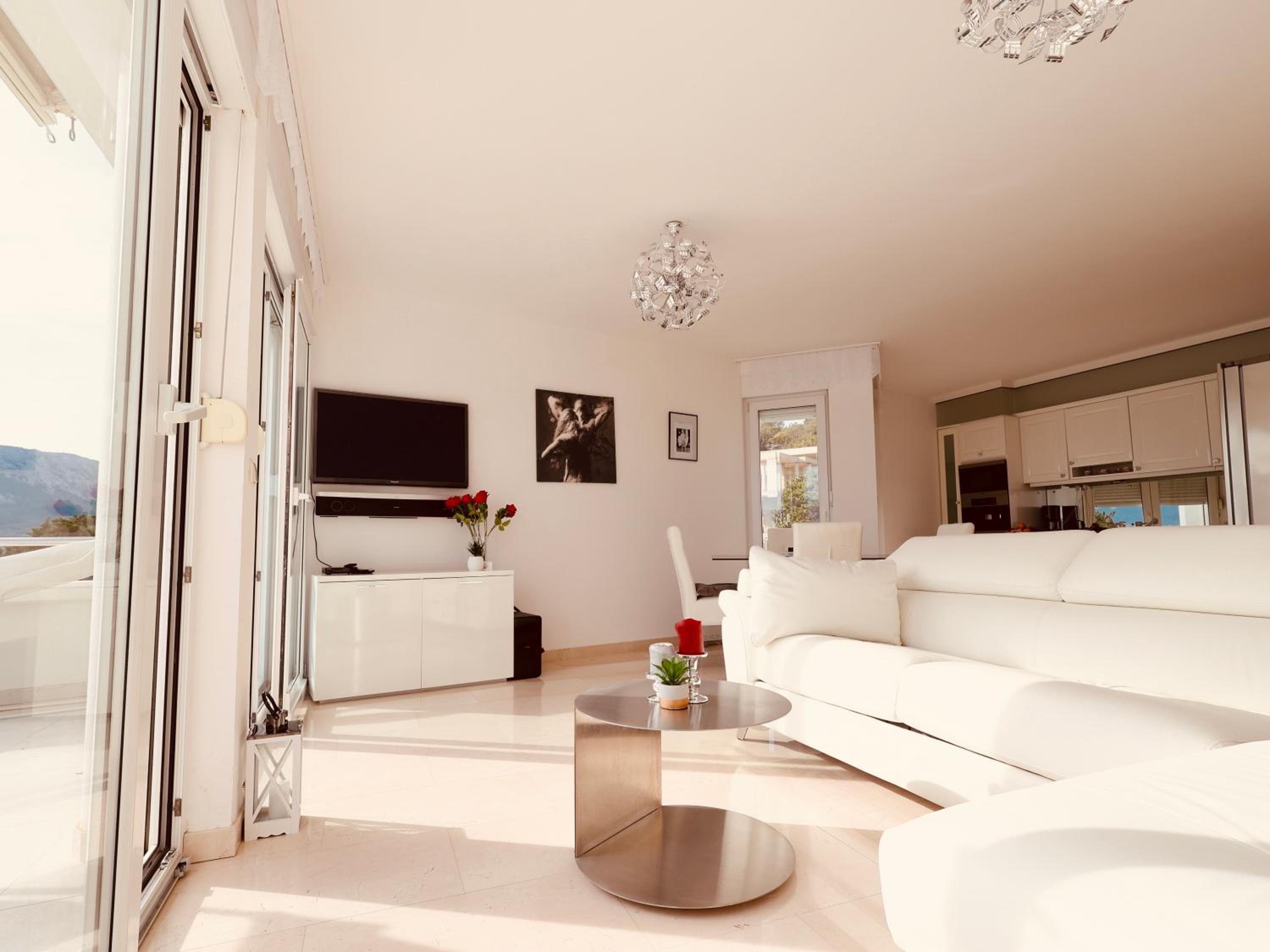 Deluxe Suite with Sea View photo 2